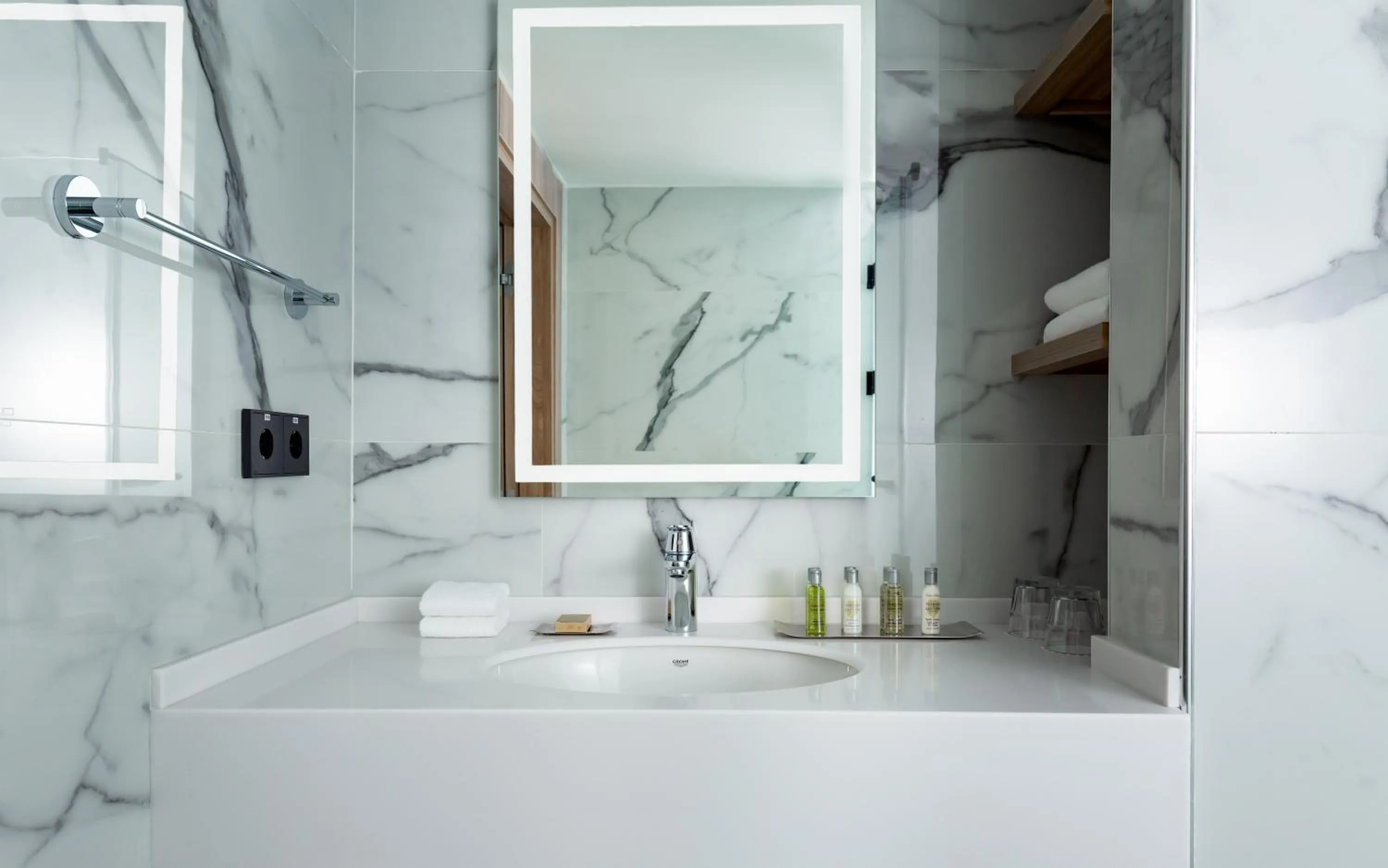 Shower in Hilton Garden Inn Samarkand