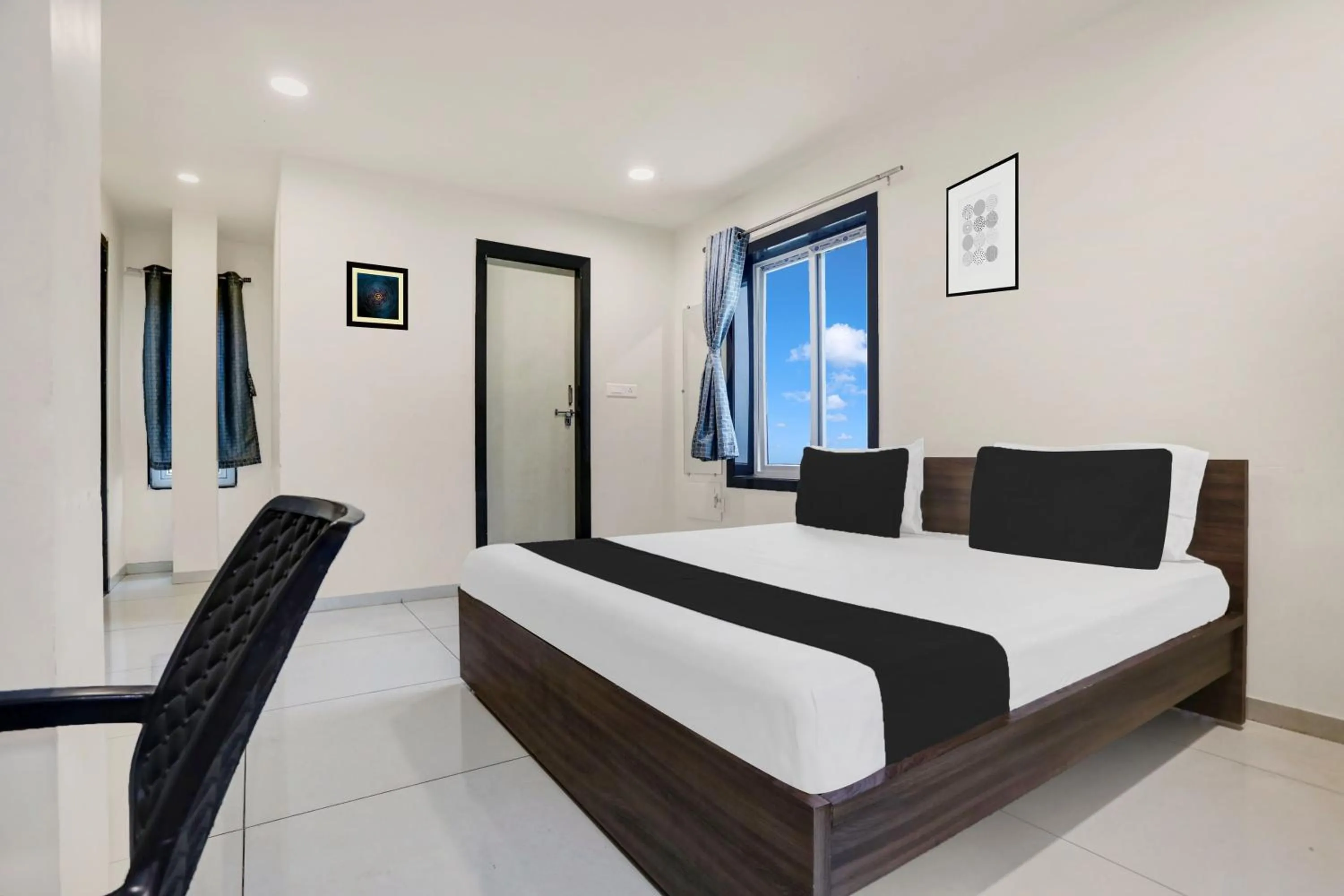 Bedroom, Bed in Hotel O Ashok Nagar Near JNTU College