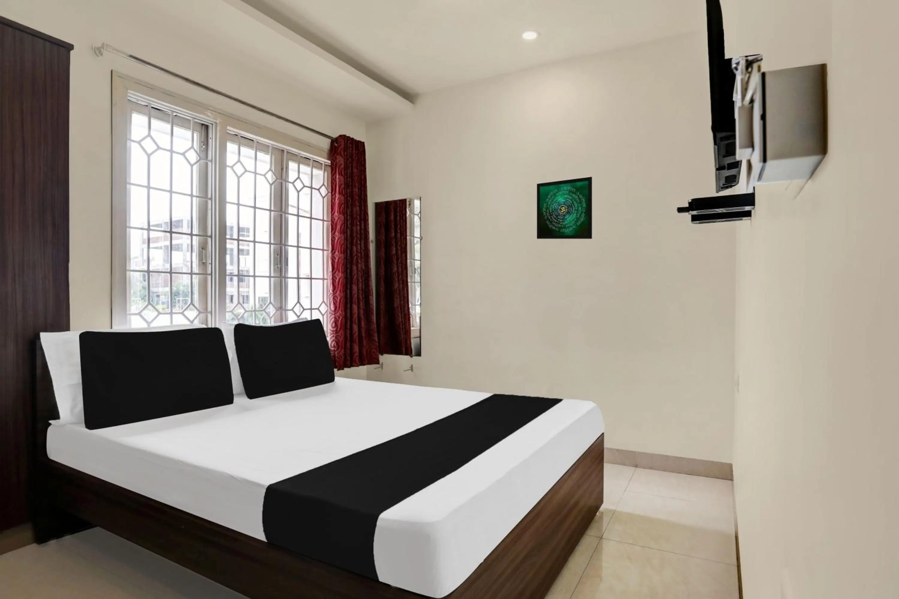 Bedroom, Bed in Hotel O Ashok Nagar Near JNTU College