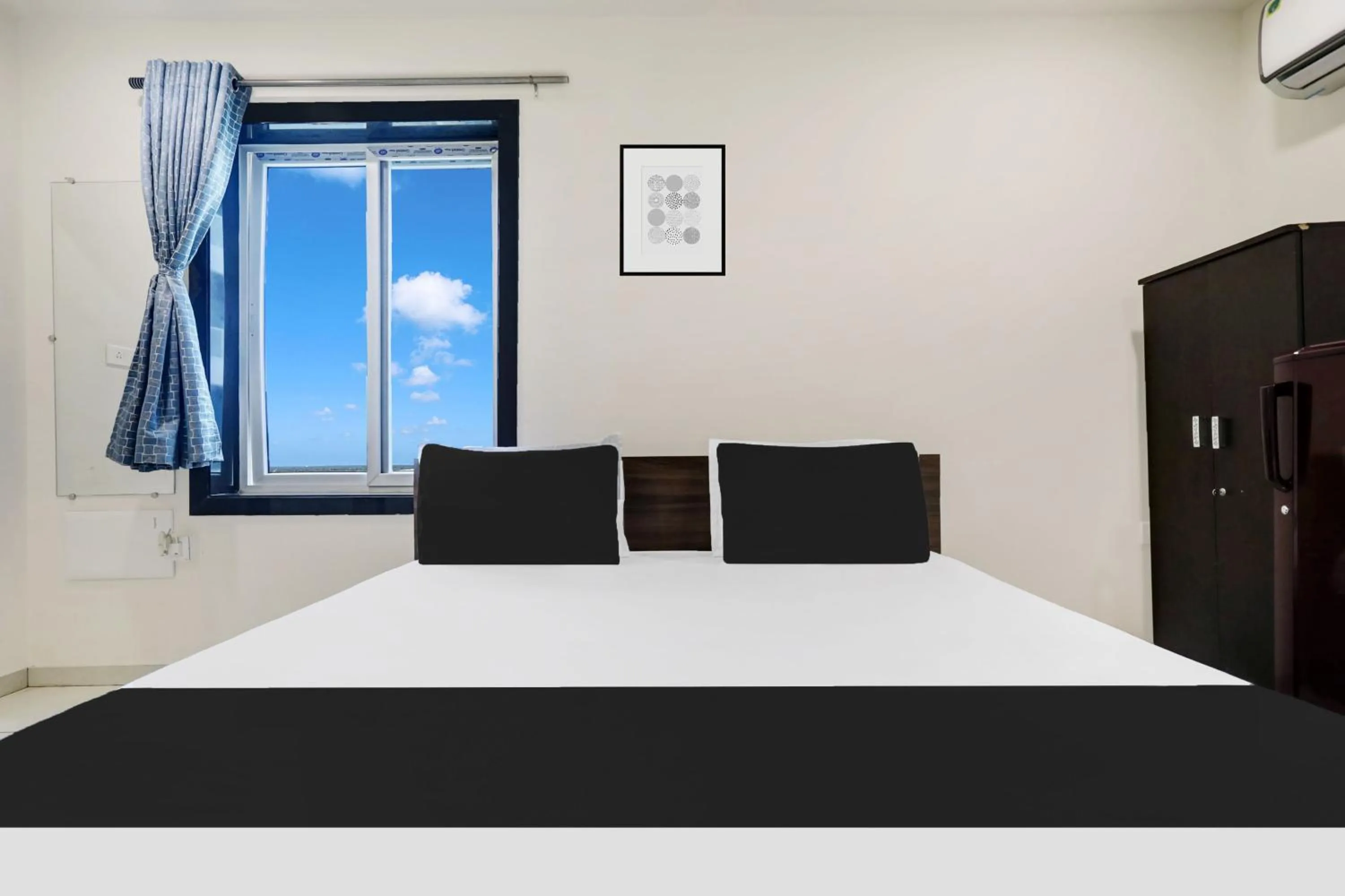 Bedroom, Bed in Hotel O Ashok Nagar Near JNTU College