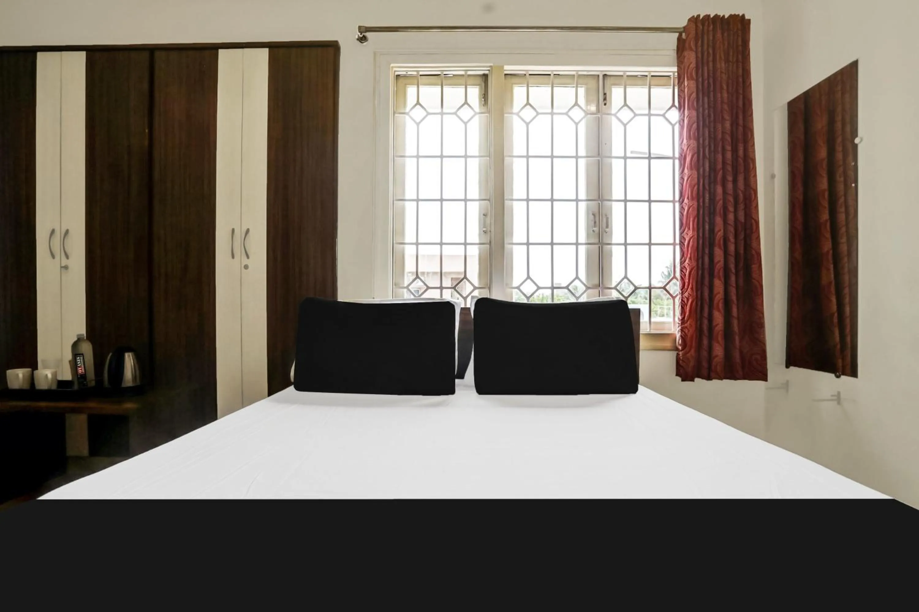 Bedroom, Bed in Hotel O Ashok Nagar Near JNTU College