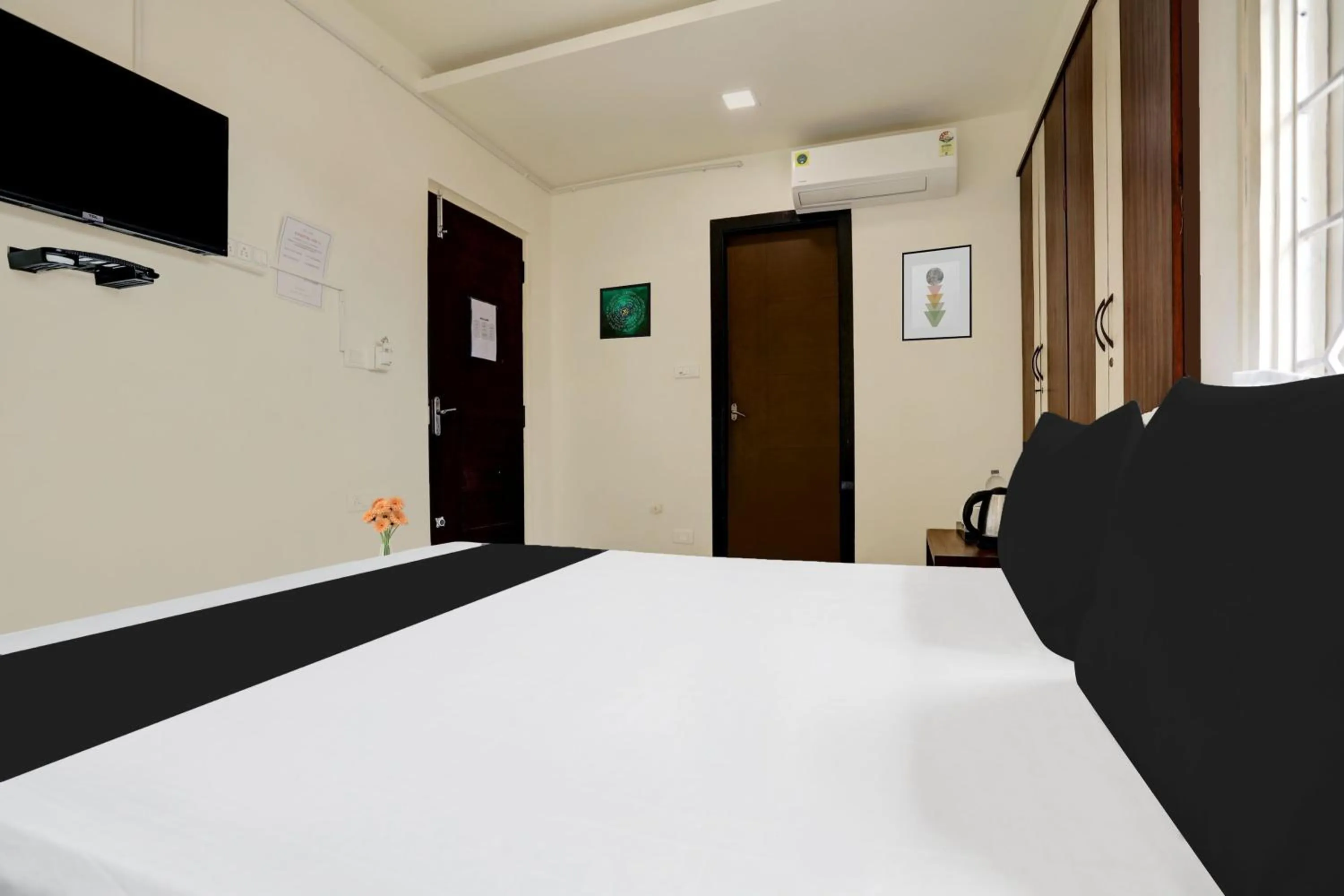 Bedroom, Bed in Hotel O Ashok Nagar Near JNTU College