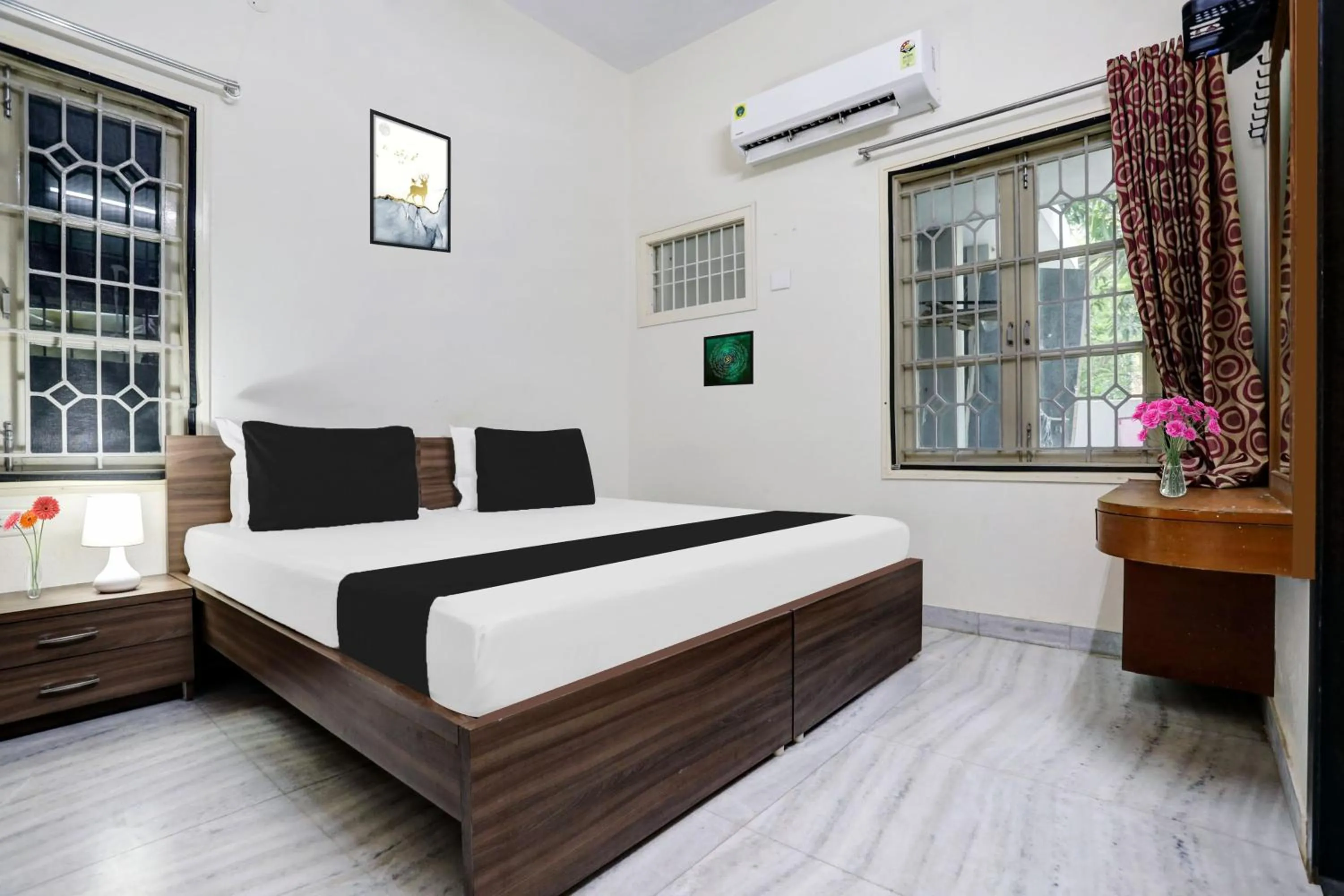 Bedroom, Bed in Hotel O Ashok Nagar Near JNTU College