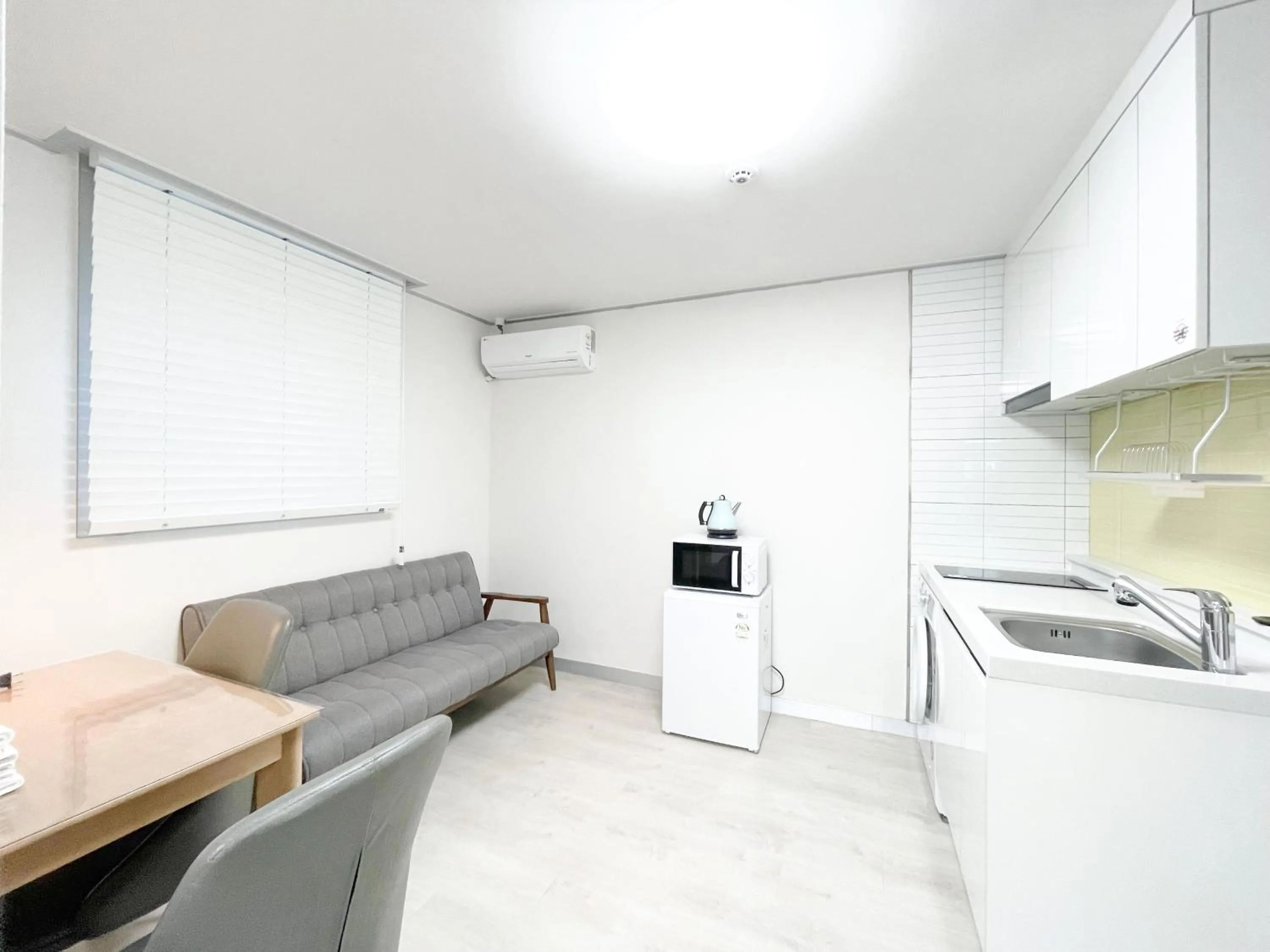 Coffee/tea facilities in W Premium Guesthouse Incheon airport