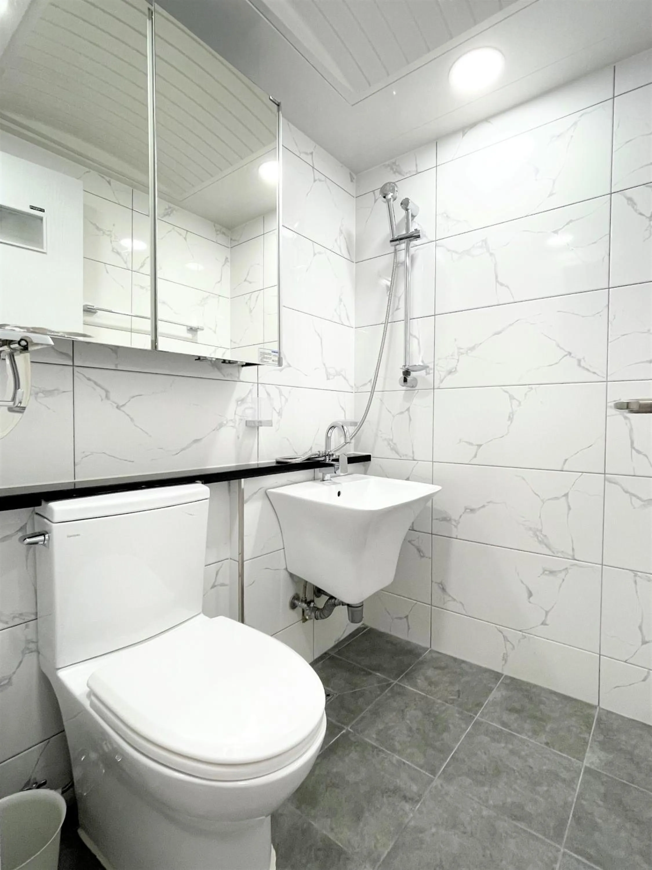 Shower in W Premium Guesthouse Incheon airport