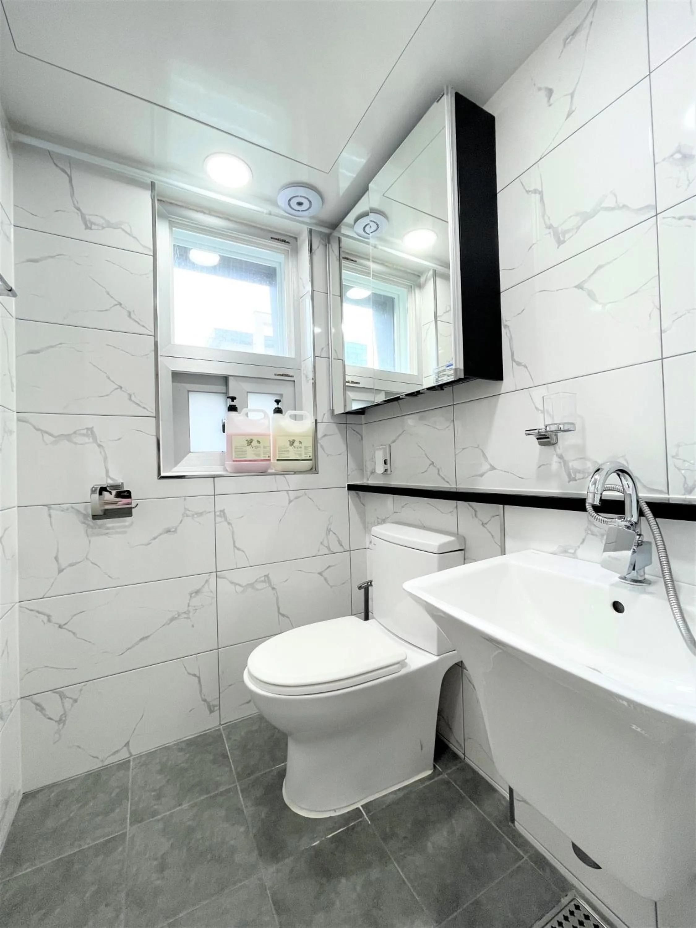 Shower in W Premium Guesthouse Incheon airport