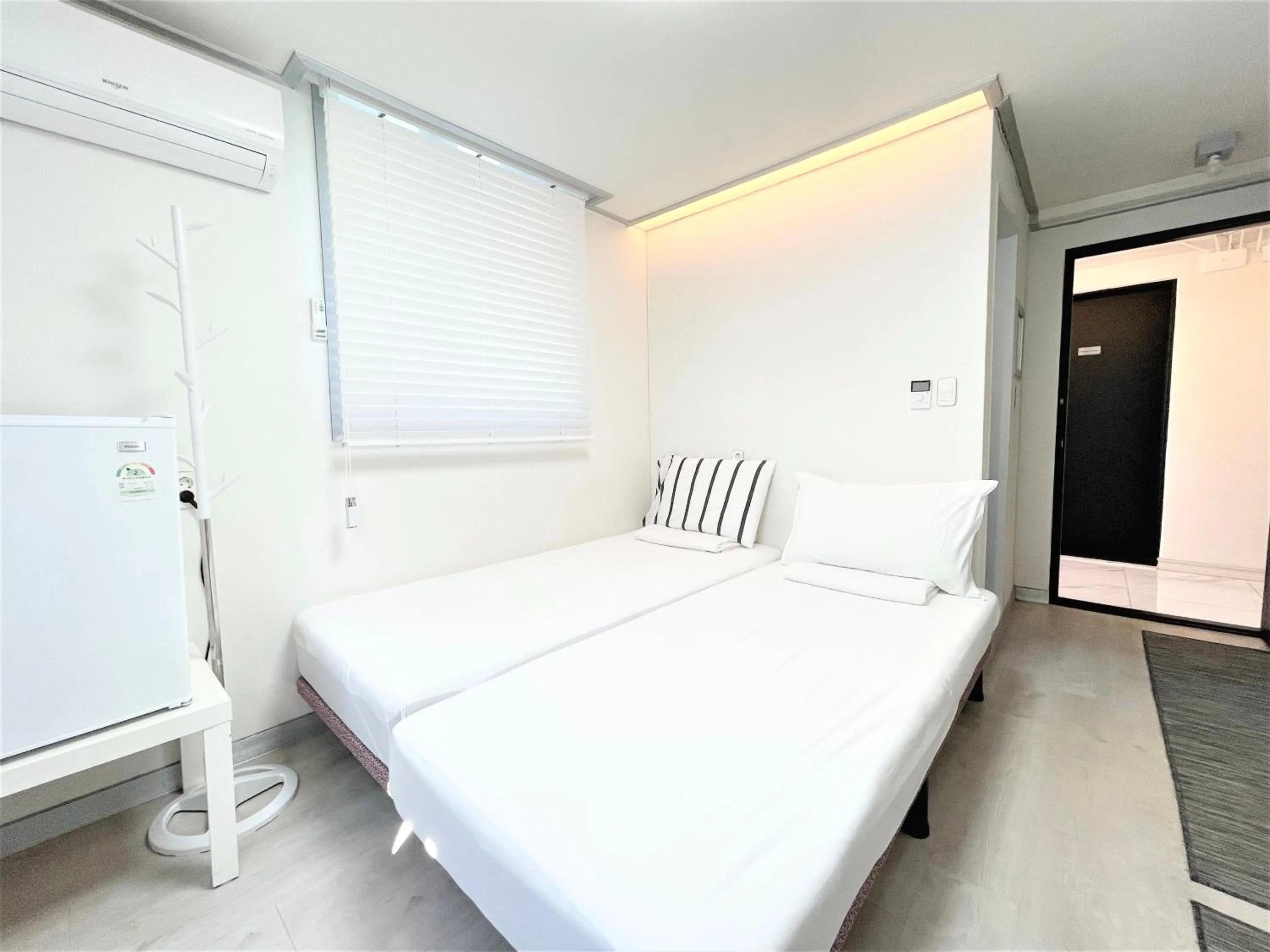 Toilet, Bed in W Premium Guesthouse Incheon airport