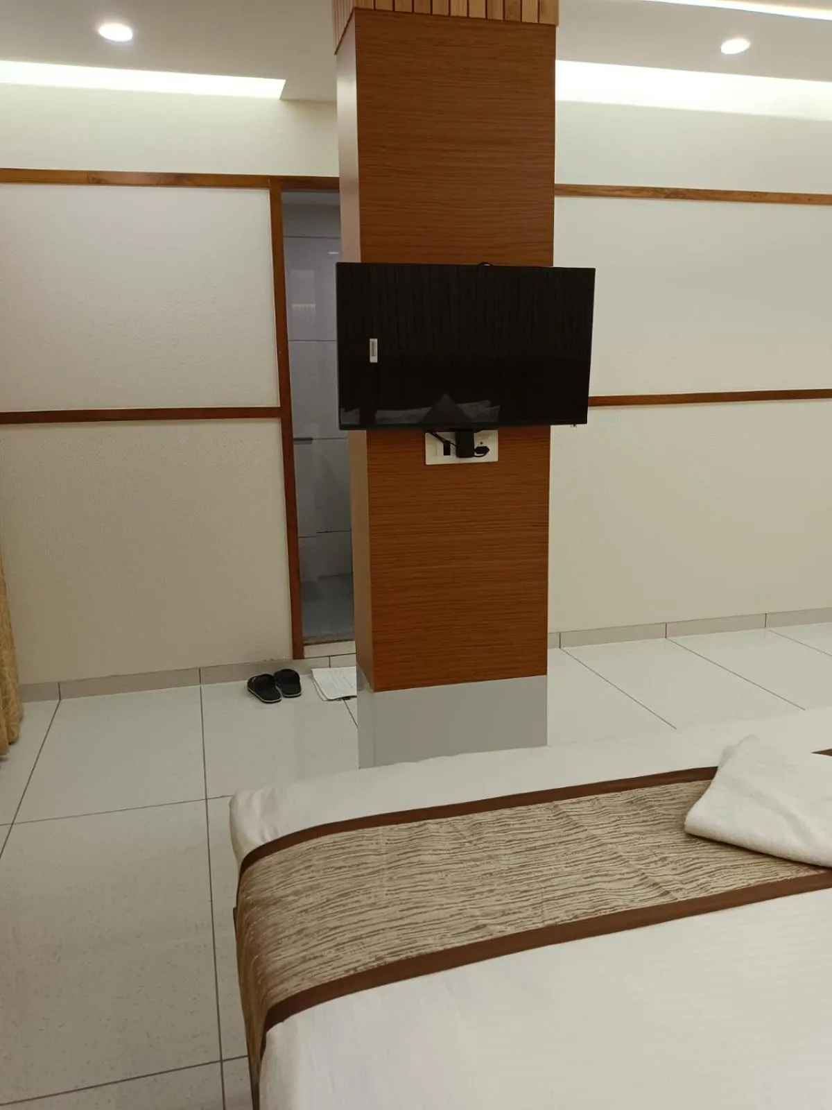 Communal lounge/ TV room in Tulsi Hotel