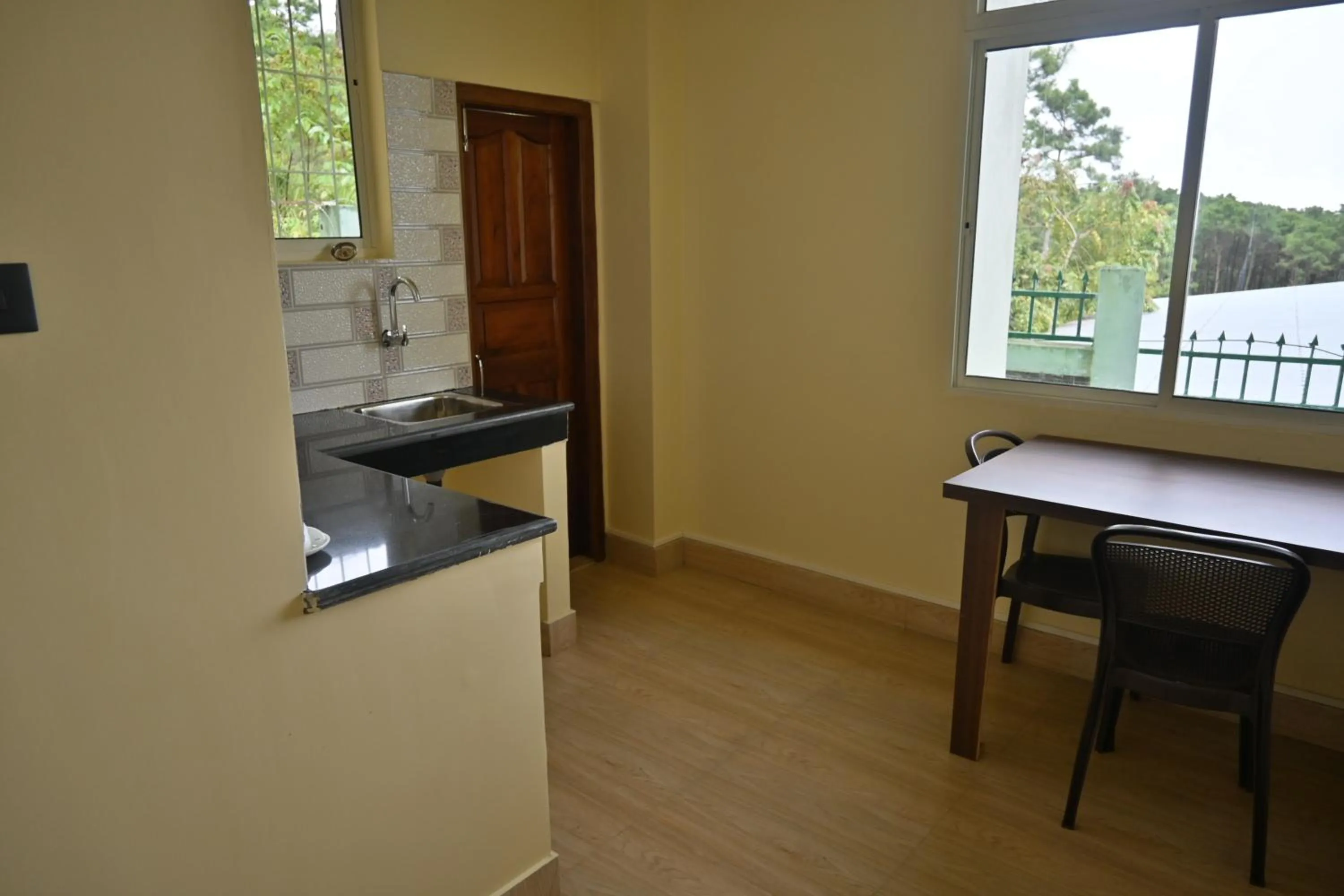 Kitchen or kitchenette in TreeTops Residency
