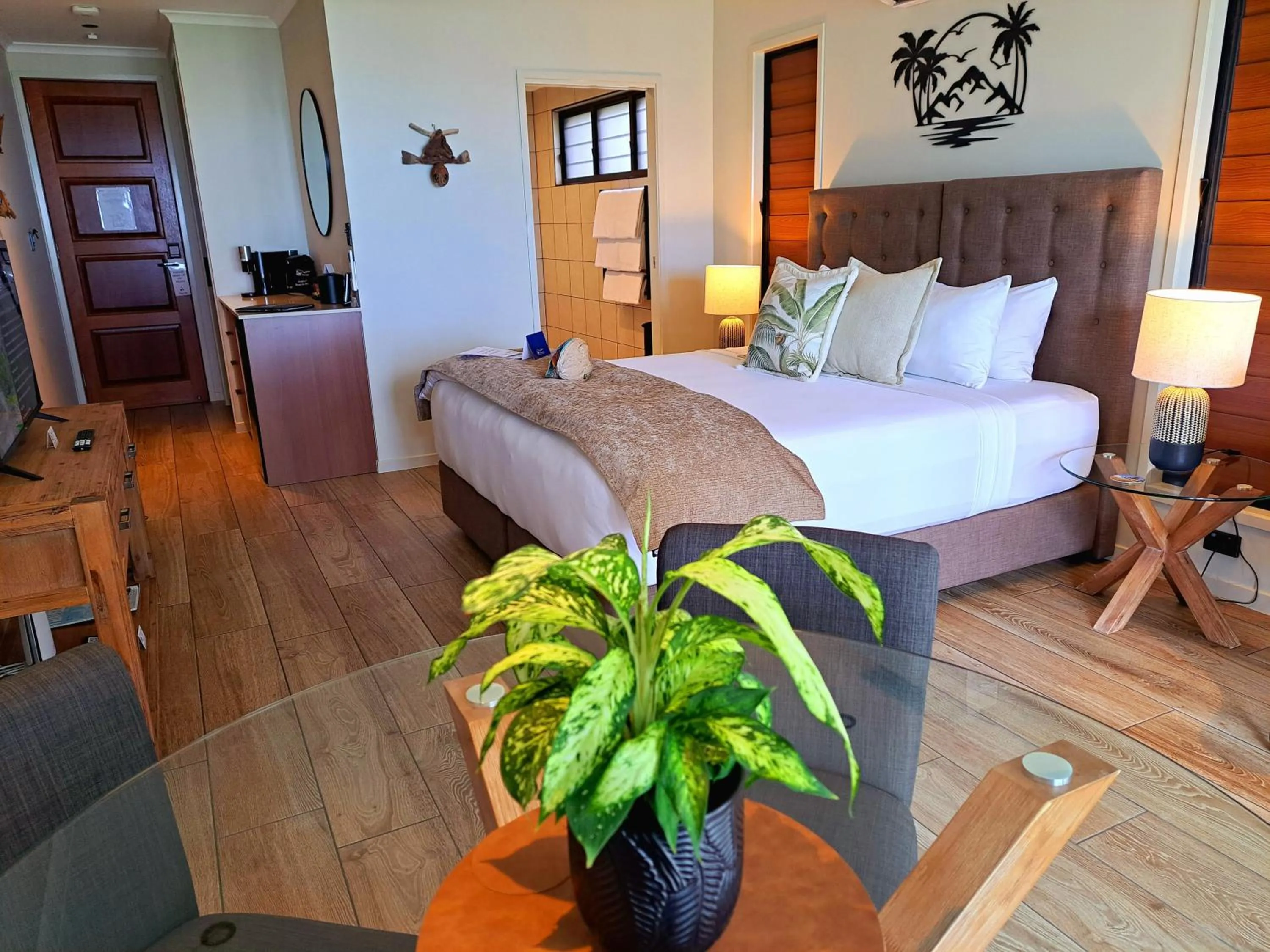 Bedroom, Bed in Seadreams Mission Beach