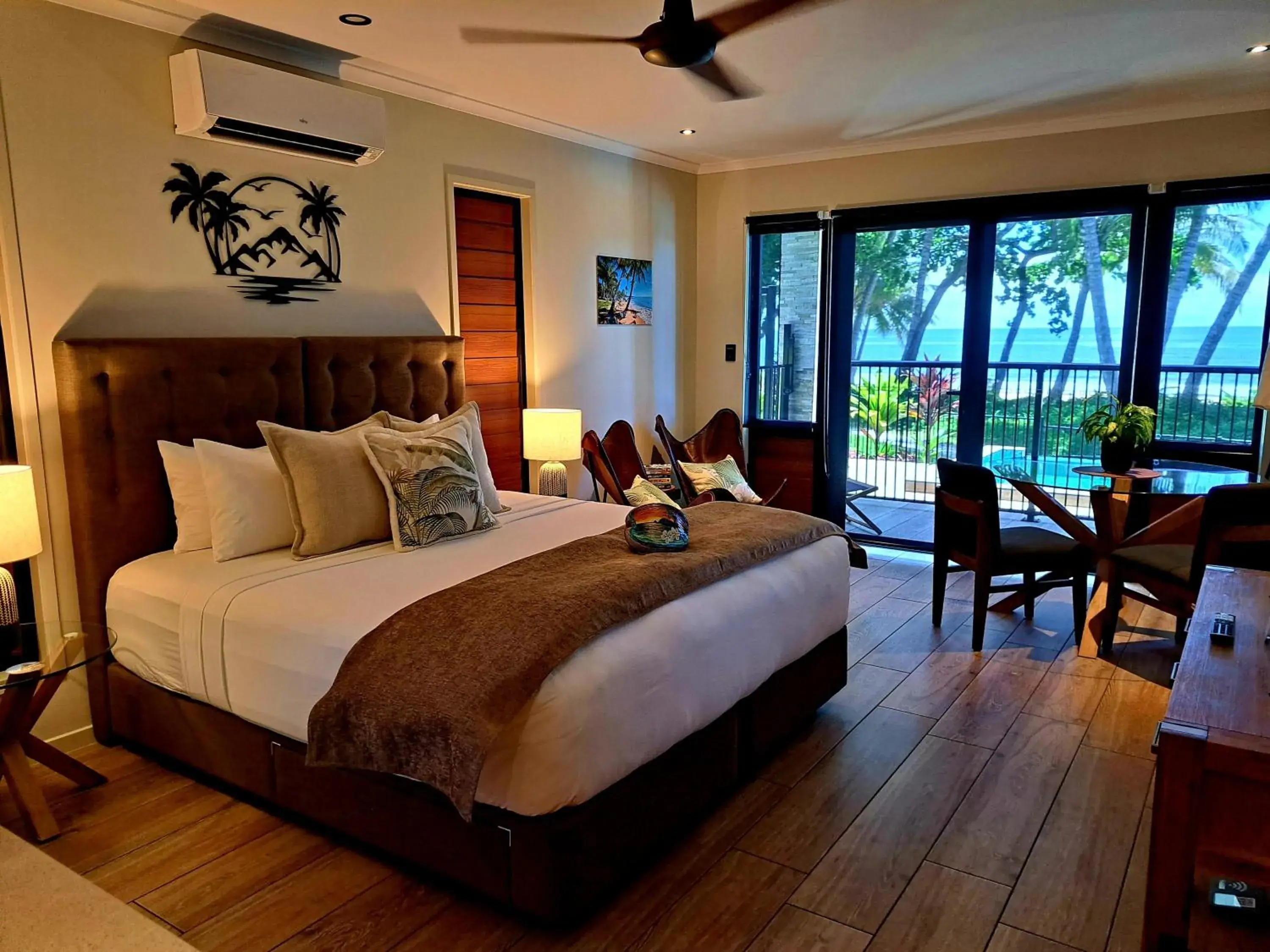 King Room with Sea View in Seadreams Mission Beach King Room with Sea View in Seadreams Mission Beach