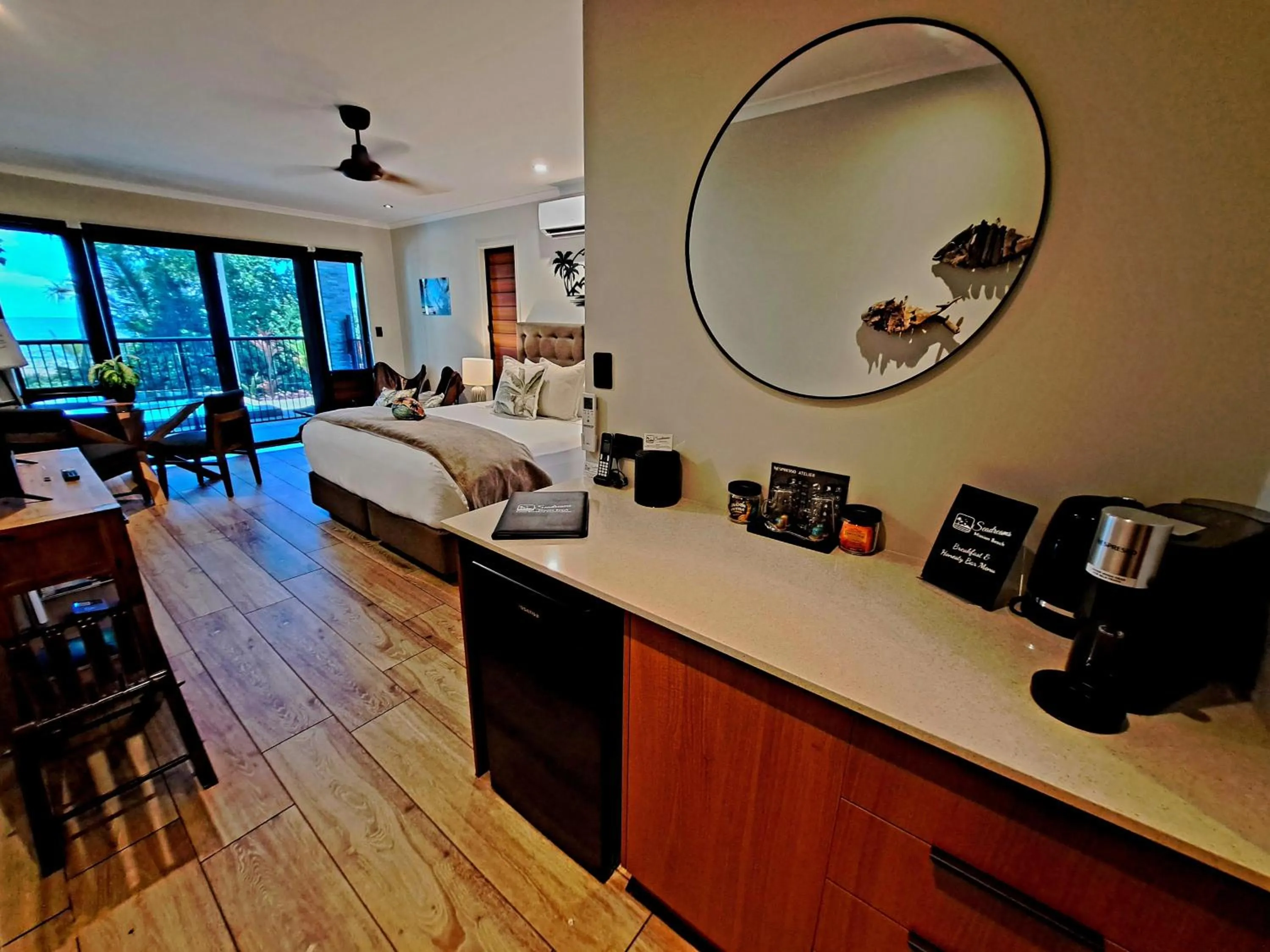 View (from property/room), Bed in Seadreams Mission Beach