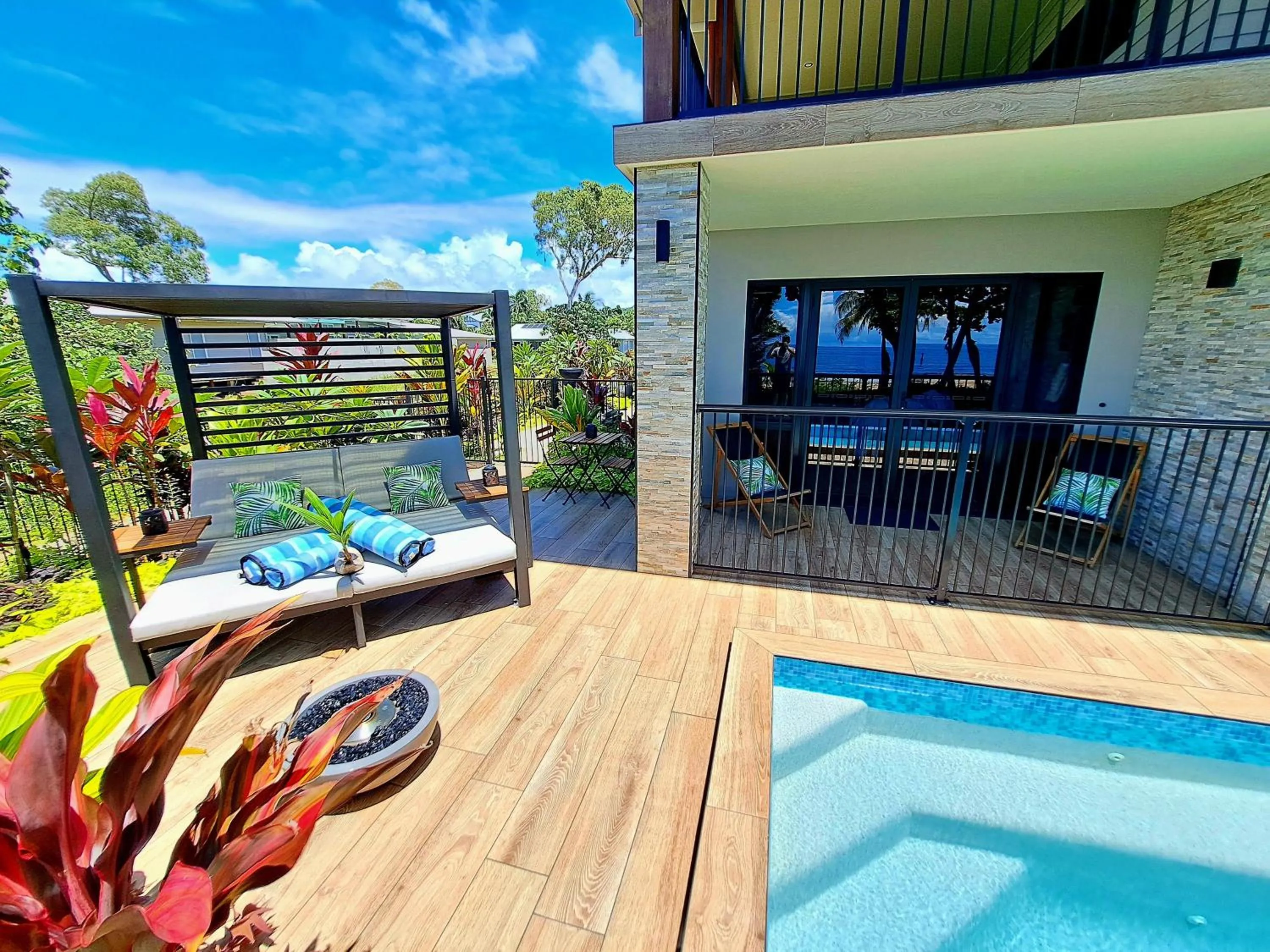 Swimming pool in Seadreams Mission Beach