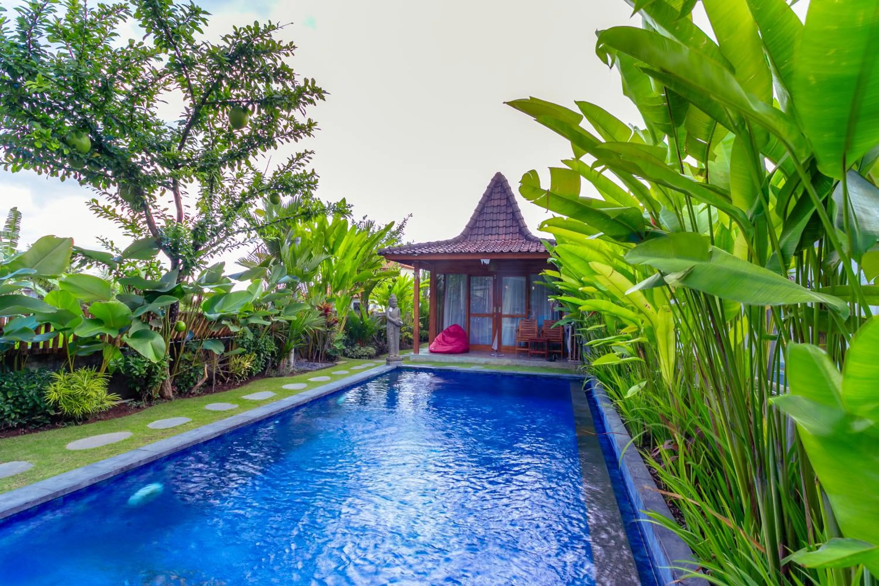 Swimming pool in Kubu D'Carik Villa & Bungalow by ecommerceloka