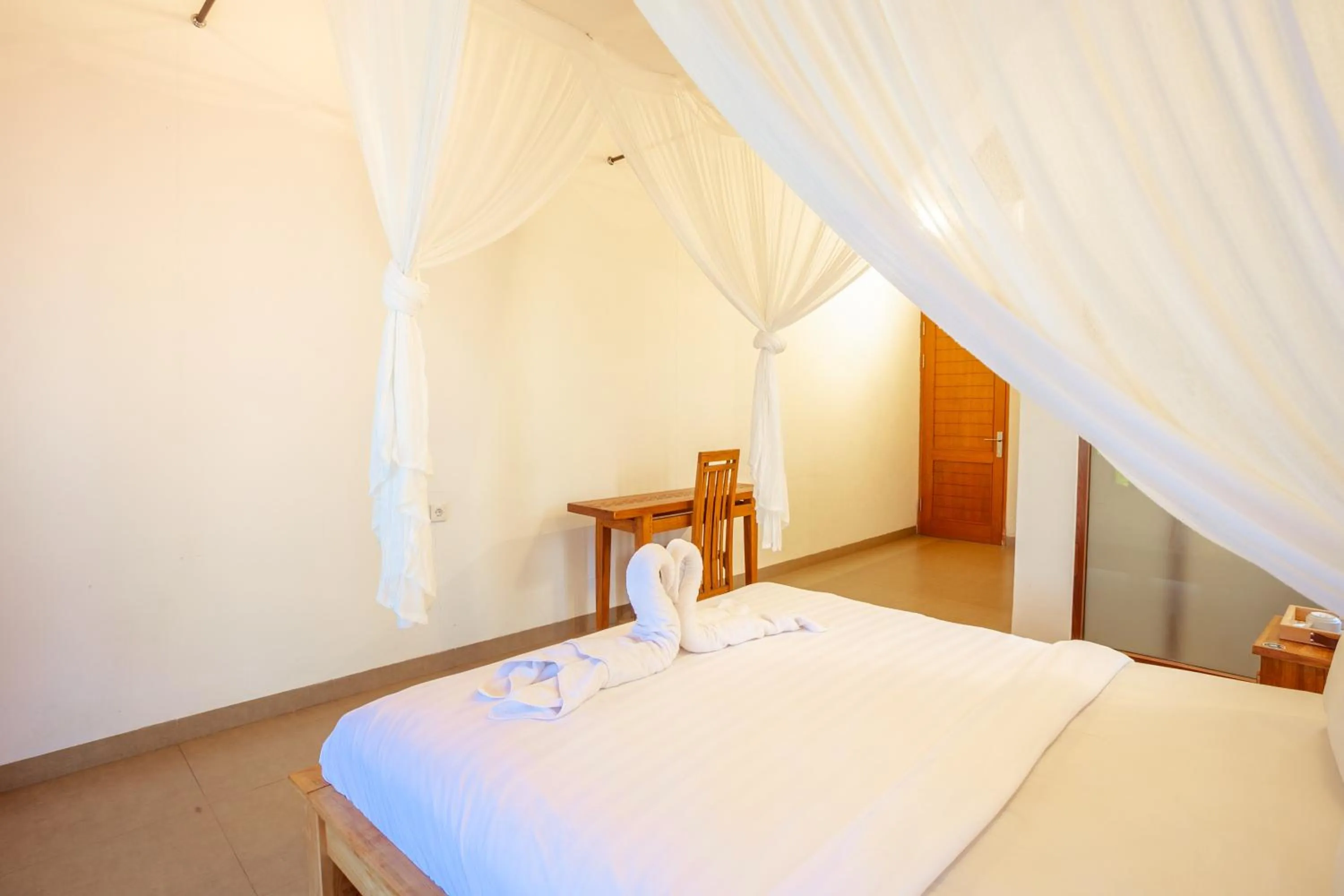 Bed in Kubu D'Carik Villa & Bungalow by ecommerceloka