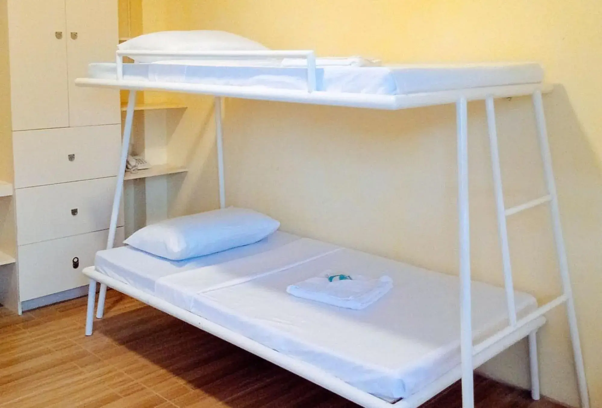 Bed in RedDoorz @ Southern Suites Guimaras Bed in RedDoorz @ Southern Suites Guimaras