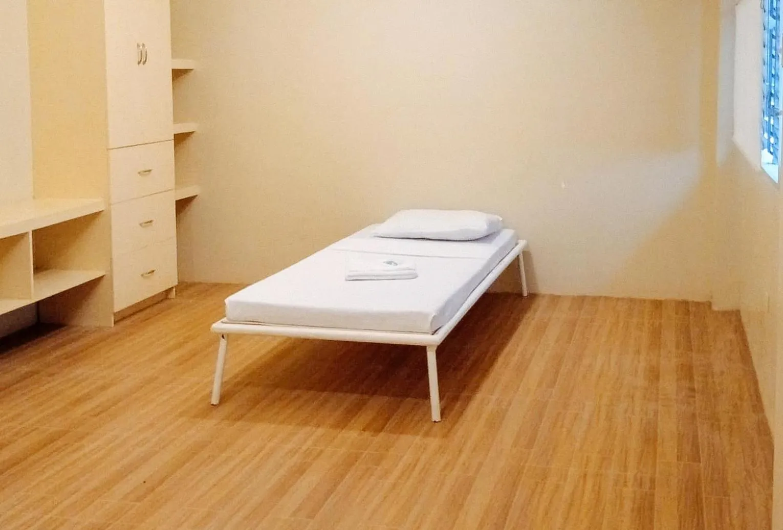 Bed in RedDoorz @ Southern Suites Guimaras