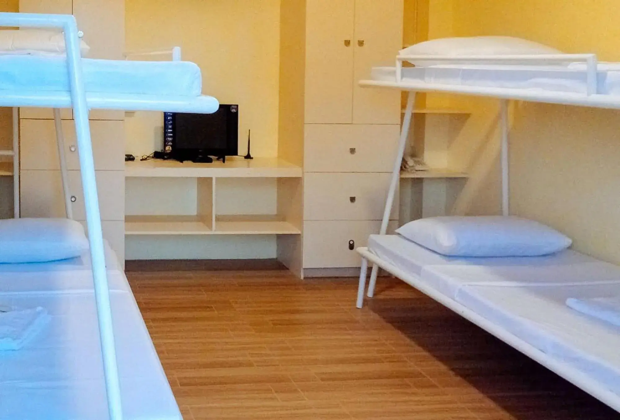 Mixed Dormitory Room in RedDoorz @ Southern Suites Guimaras Mixed Dormitory Room in RedDoorz @ Southern Suites Guimaras