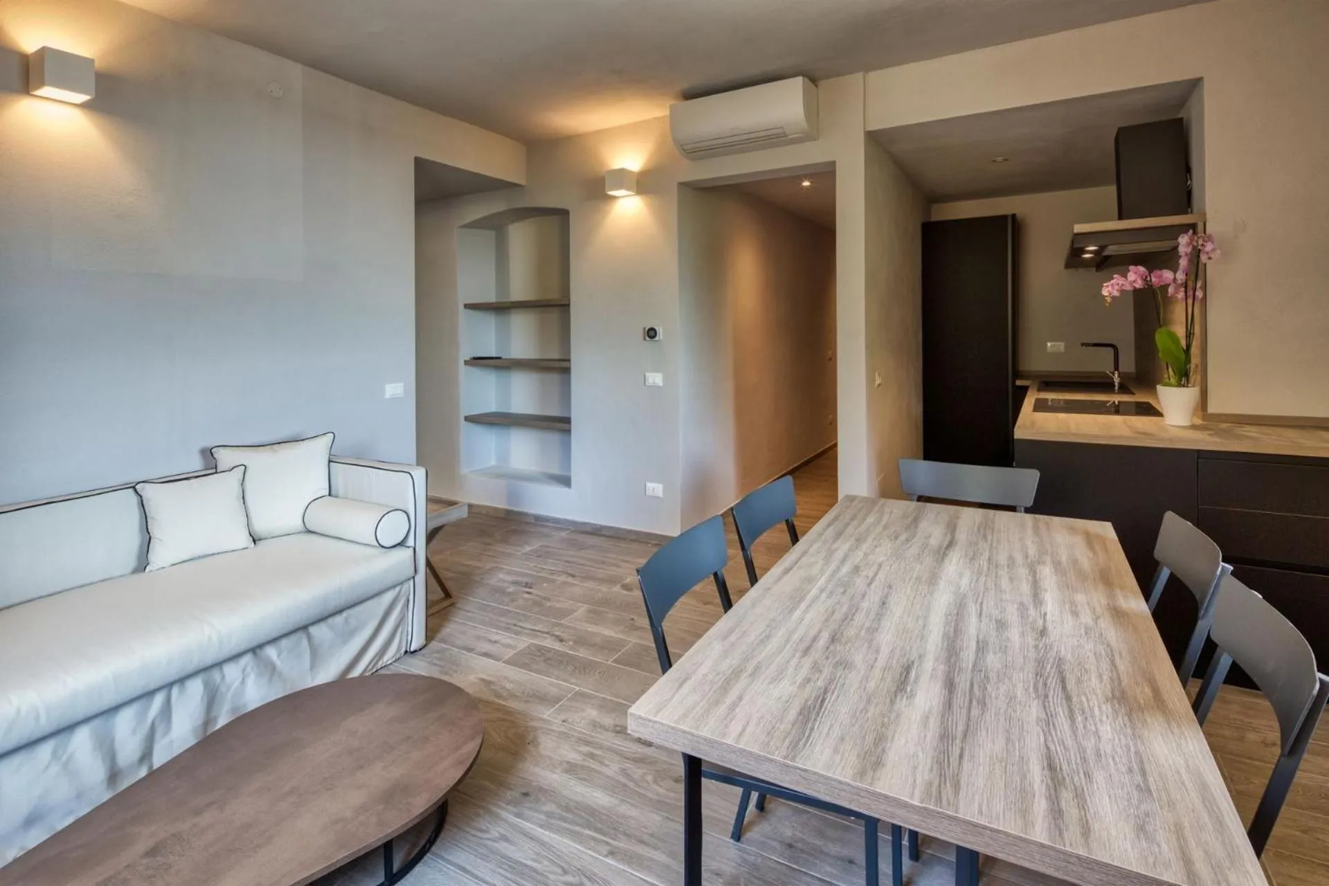 Dining area in Residence Via Di Francia