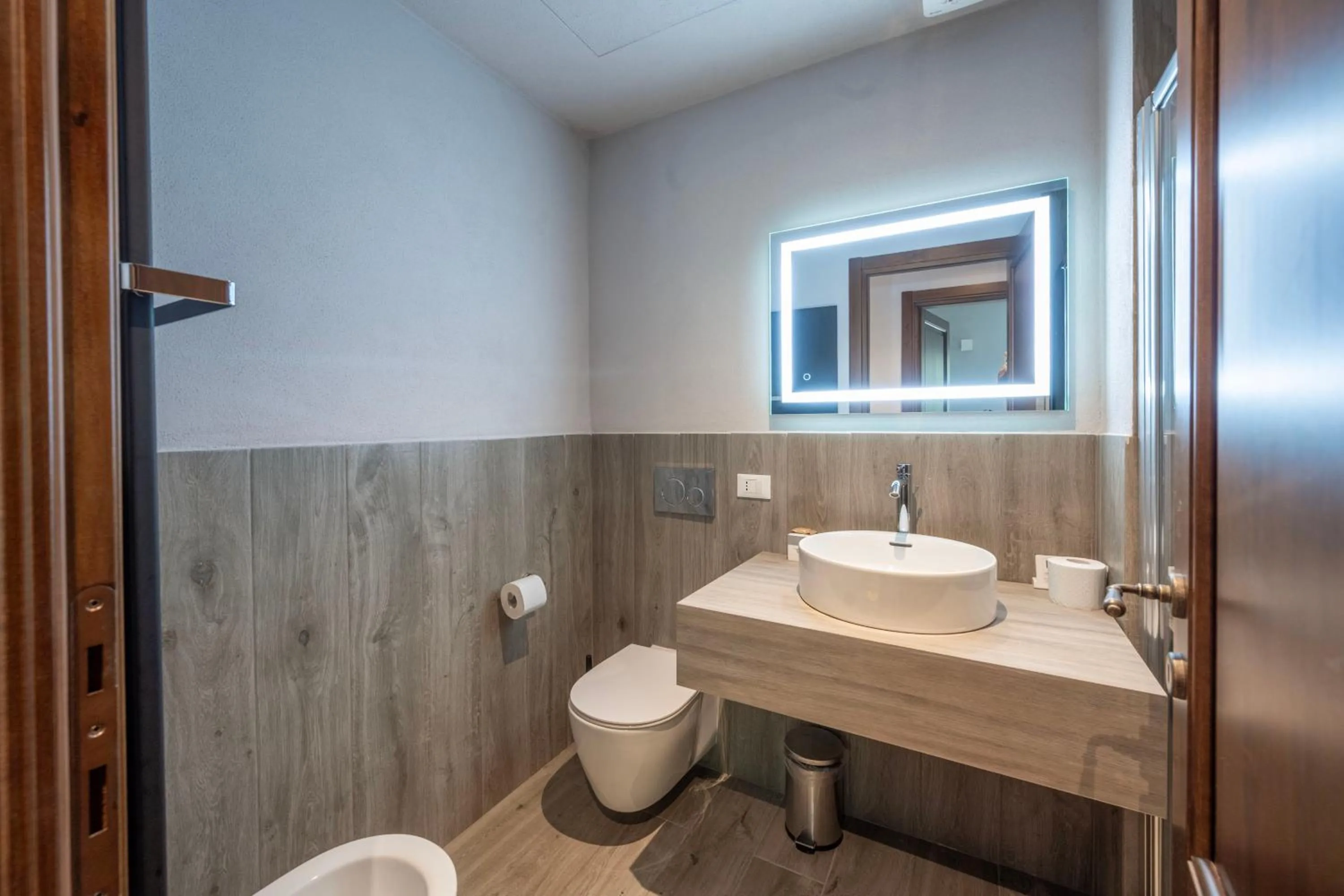 Bathroom in Residence Via Di Francia