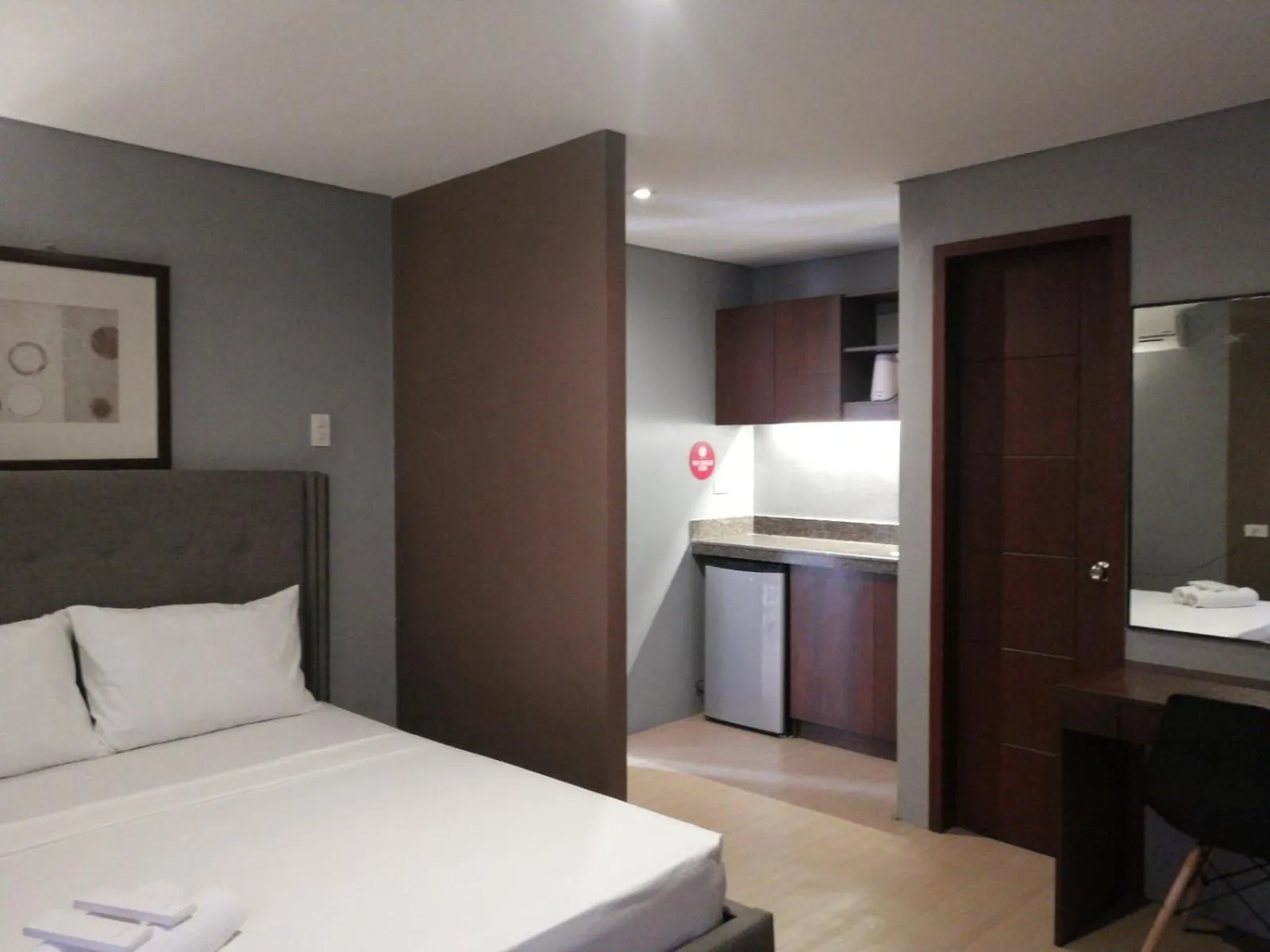 Bed in The Chipper Hotel Quezon City