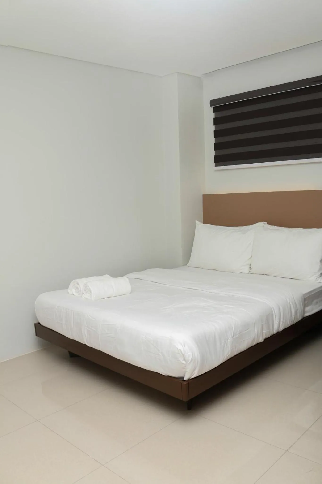 Bed in The Chipper Hotel Quezon City