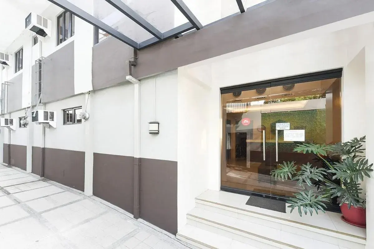 Facade/entrance in The Chipper Hotel Quezon City Facade/entrance in The Chipper Hotel Quezon City