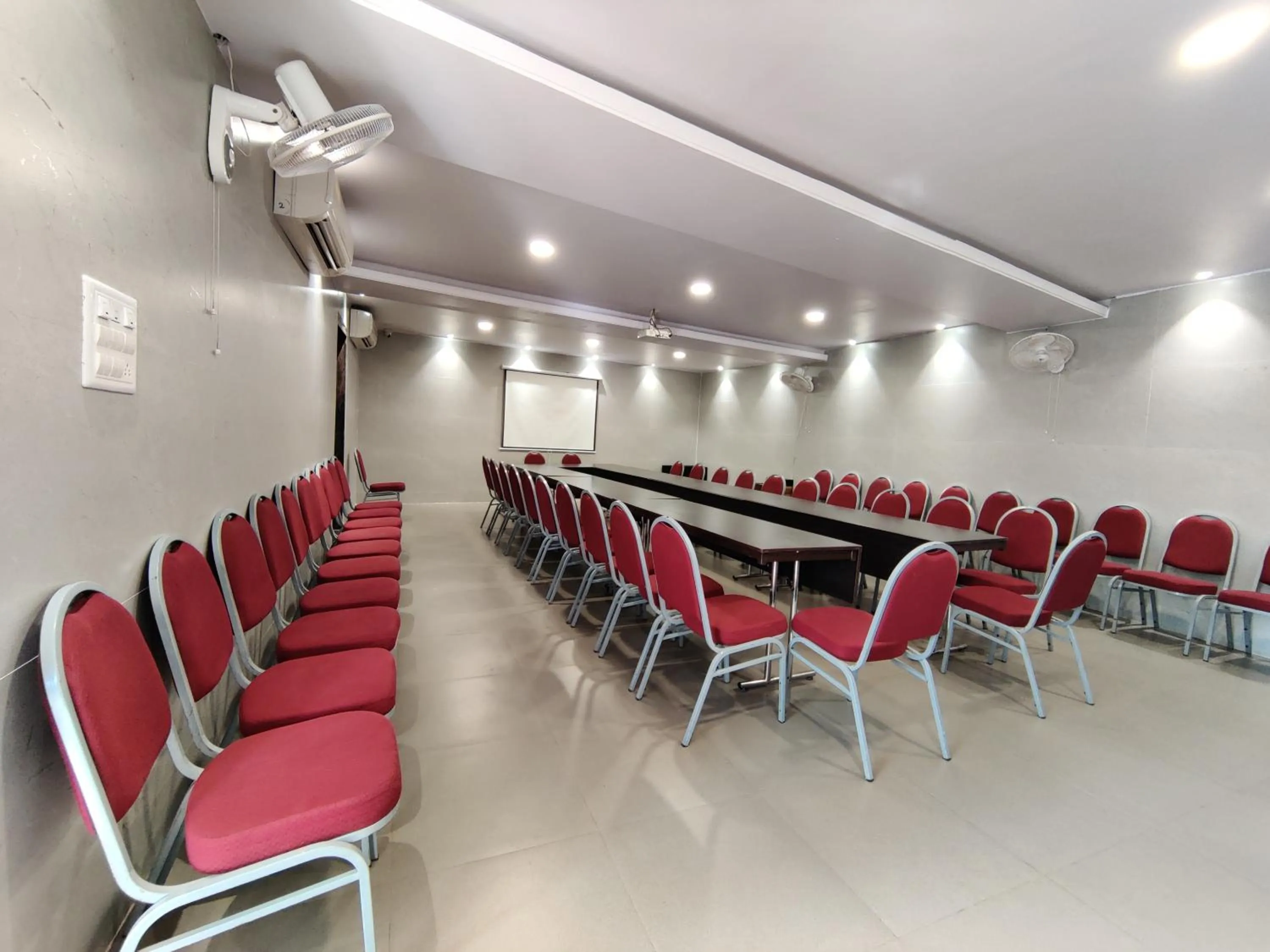 Meeting/conference room in Annandam Inn(Hotel Anand)