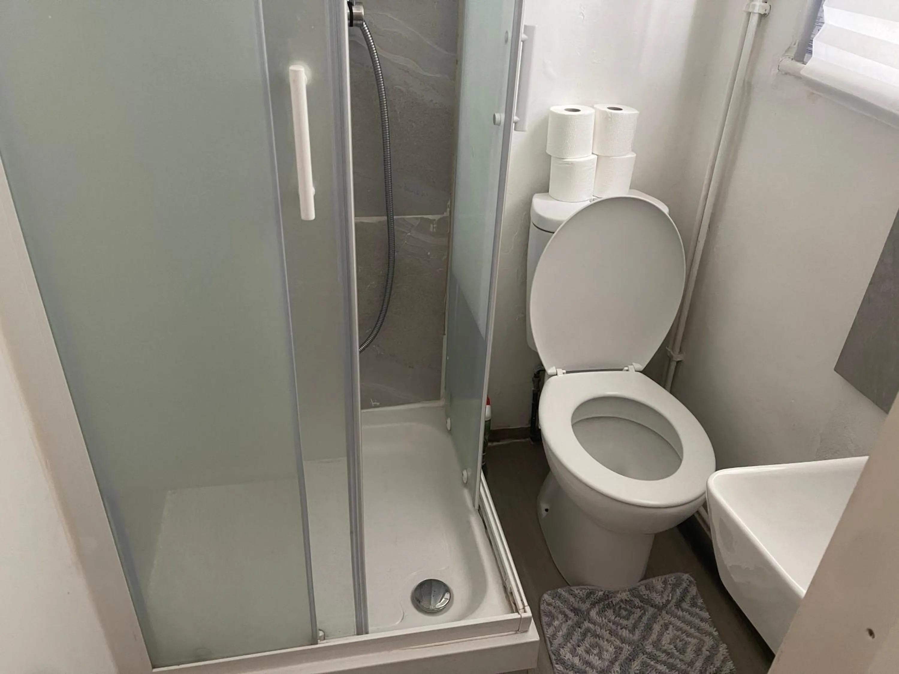 Lovely 1 bedroom flat 5 minutes walk from station