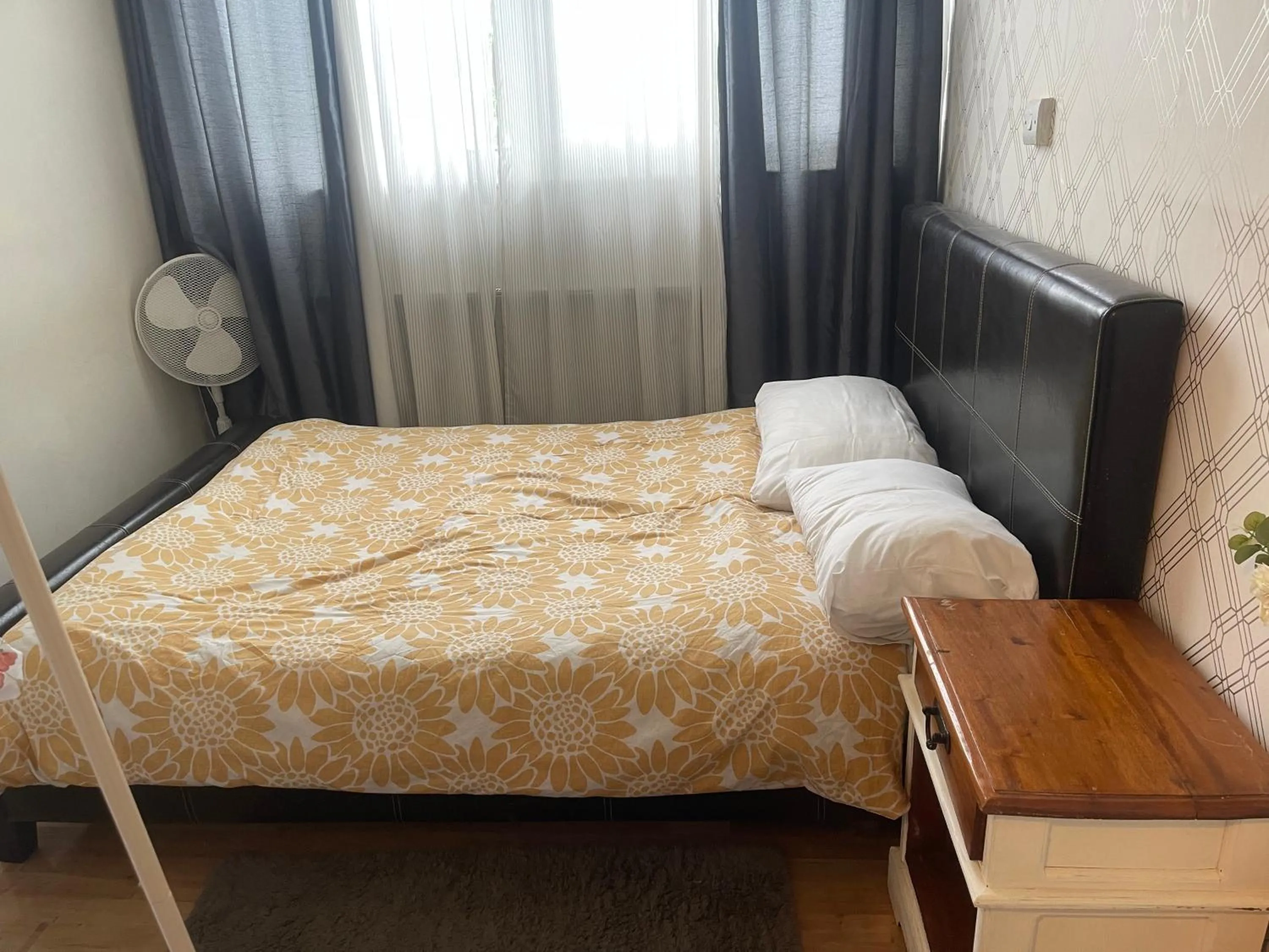 Bed in Lovely 1 bedroom flat 5 minutes walk from station