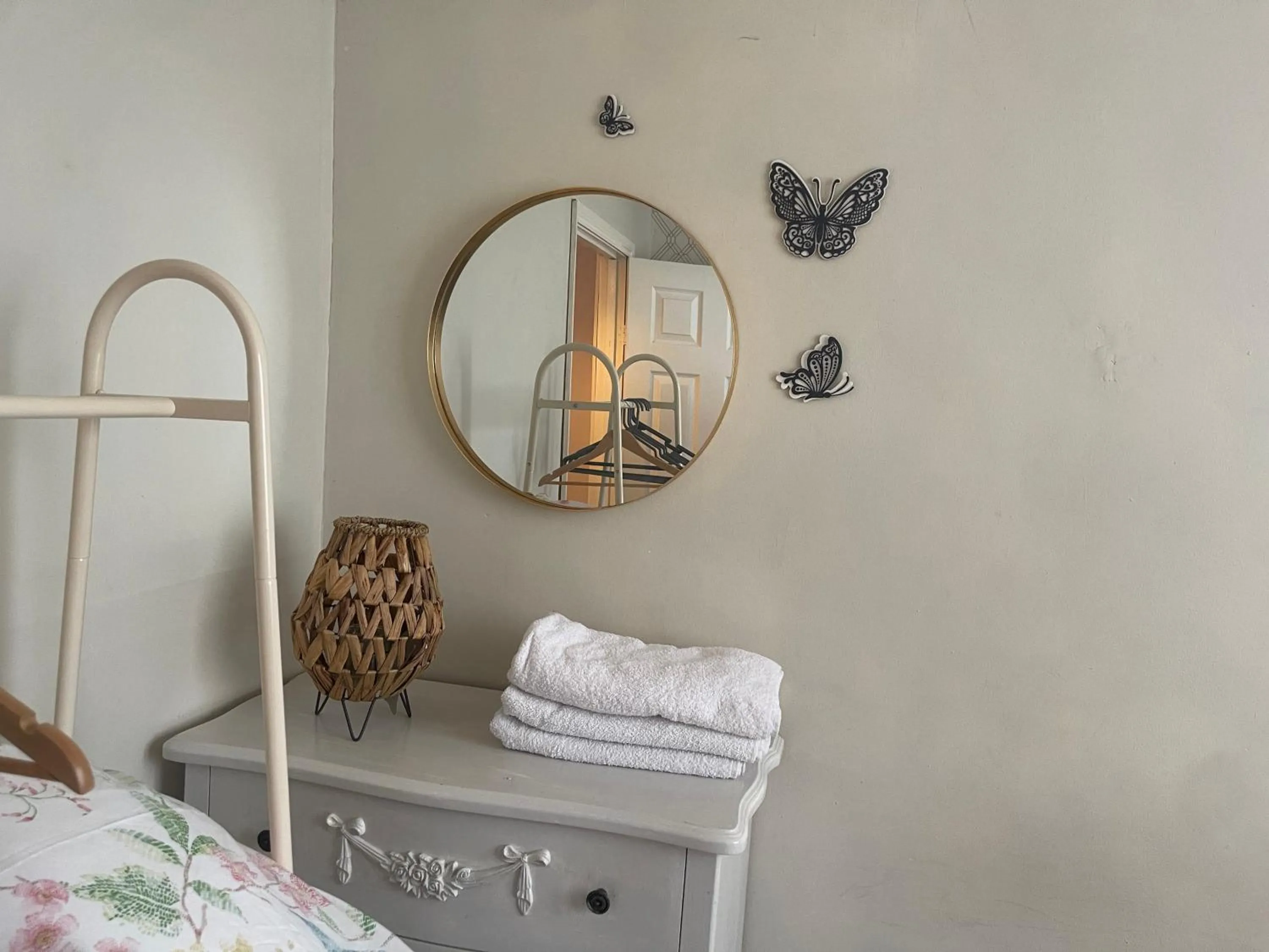 Bed in Lovely 1 bedroom flat 5 minutes walk from station