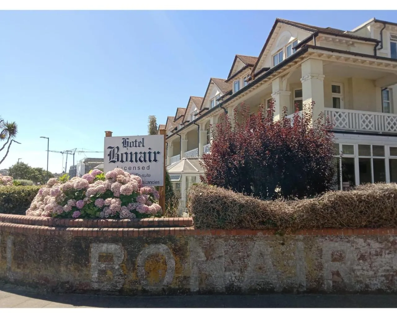 Property building in Bonair Hotel