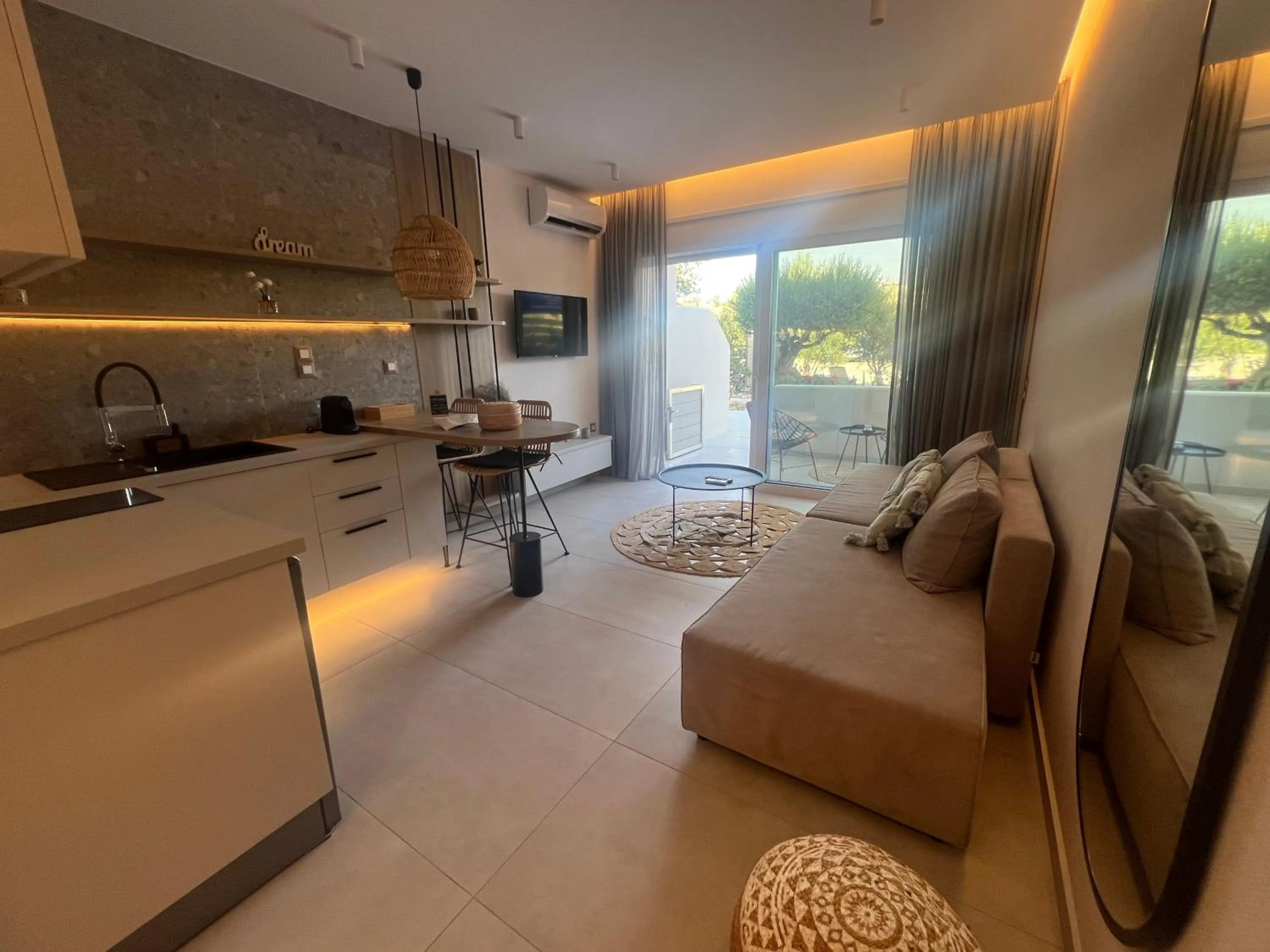 Kitchen or kitchenette in Aelia Apartments