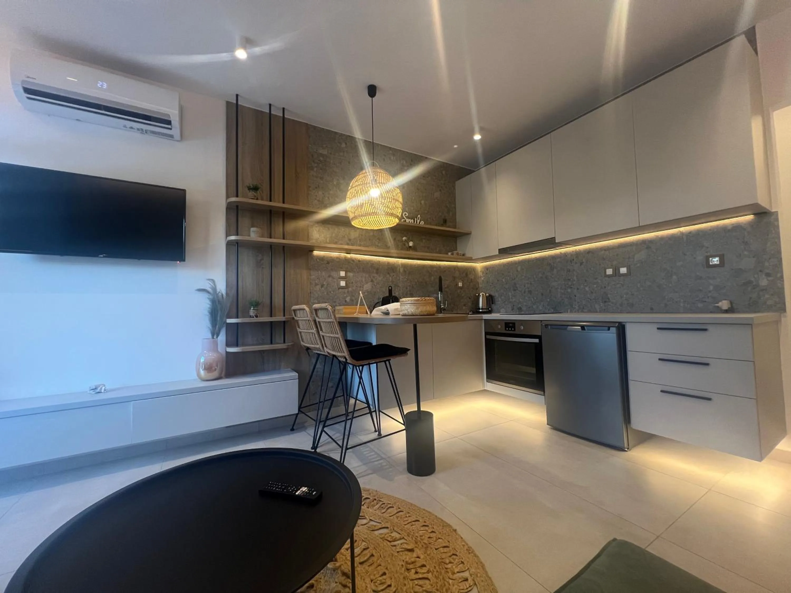 TV and multimedia in Aelia Apartments