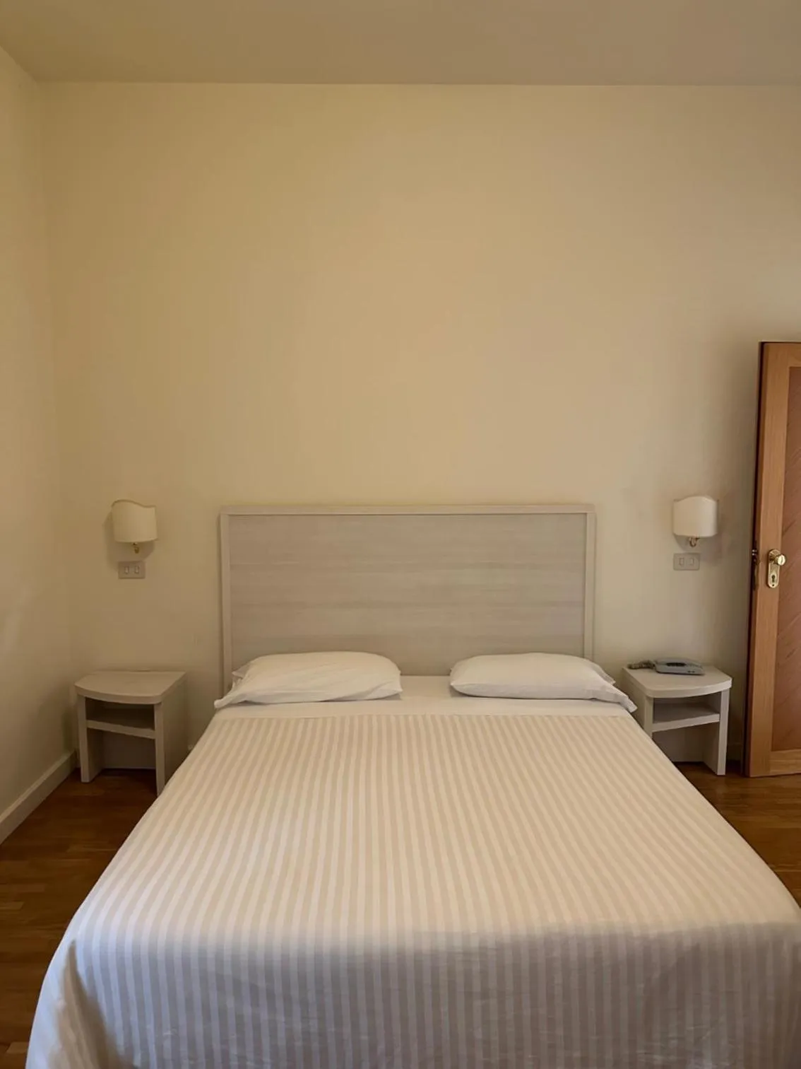 Bed in Hotel La Pace