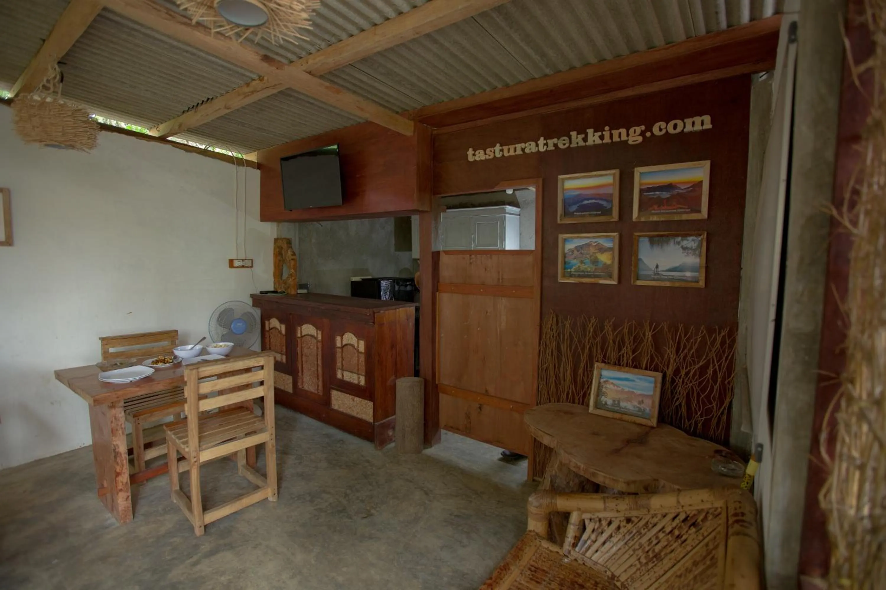 Restaurant/places to eat in Tastura Homestay