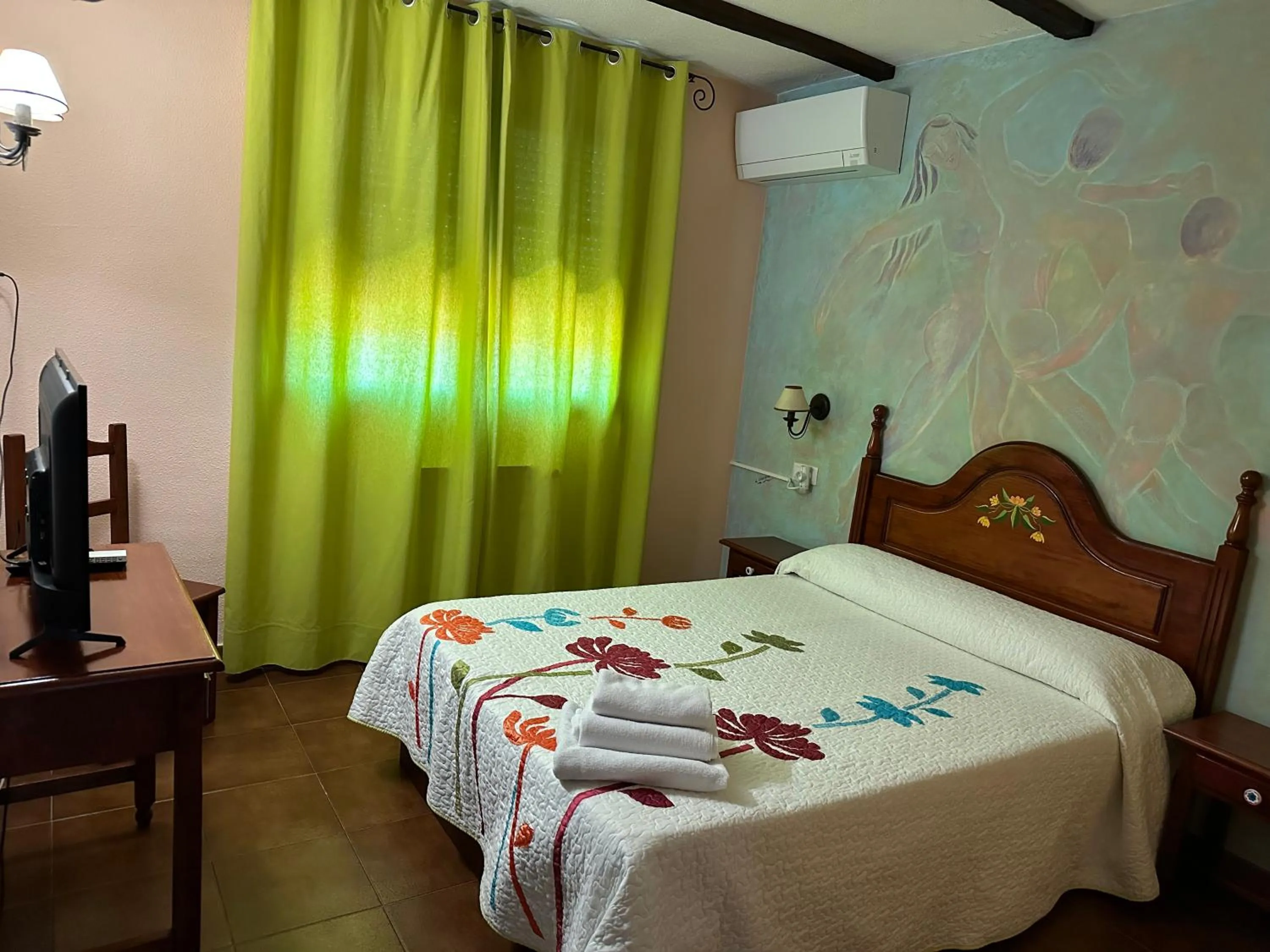 Bed in Hotel rural LA CASONA DE TAMAYA