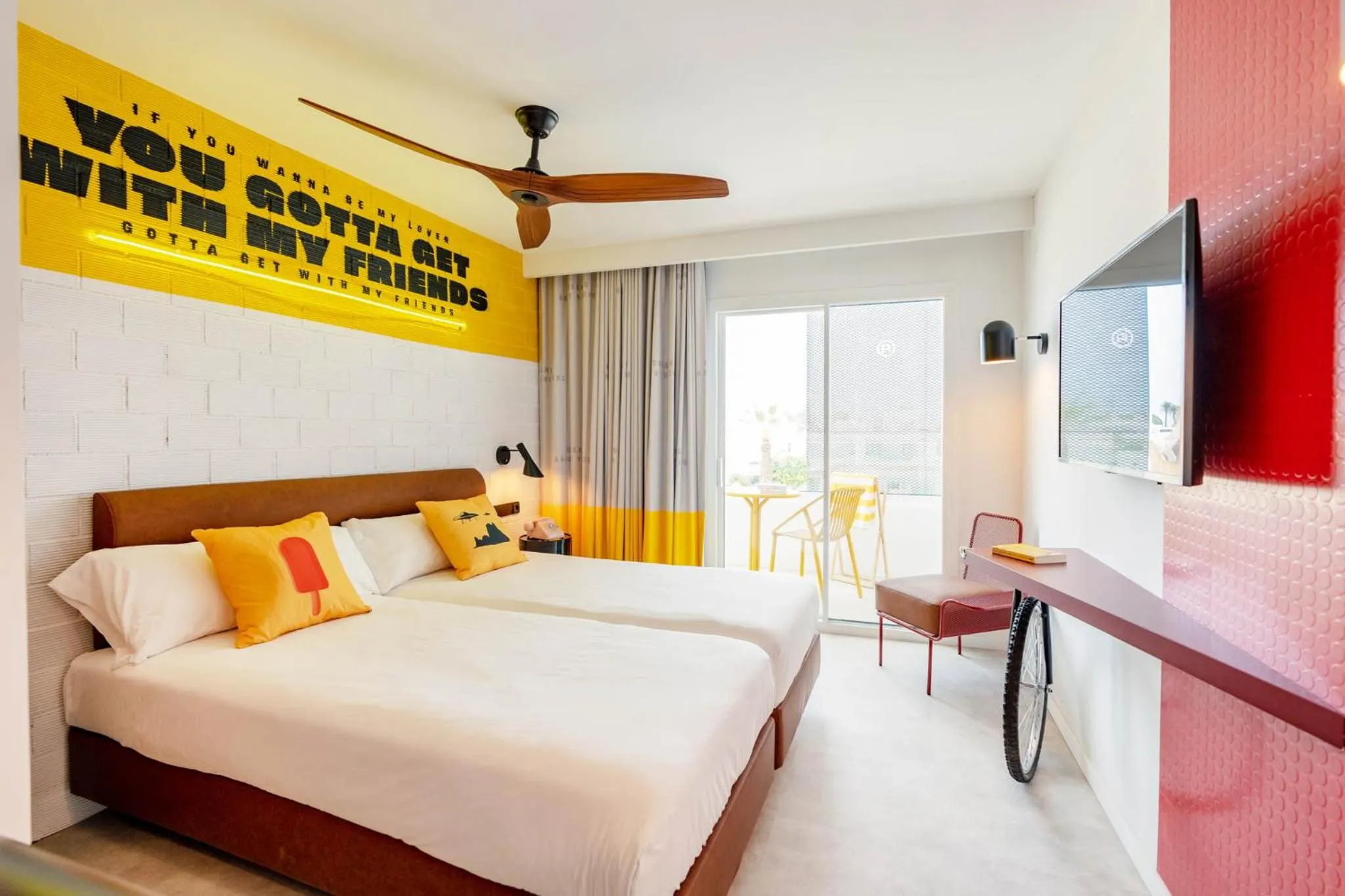 Bed in Ryans Lolas - Adults Only