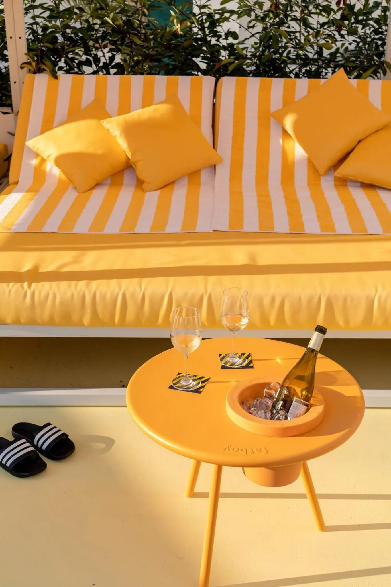 sunbed in Ryans Lolas - Adults Only