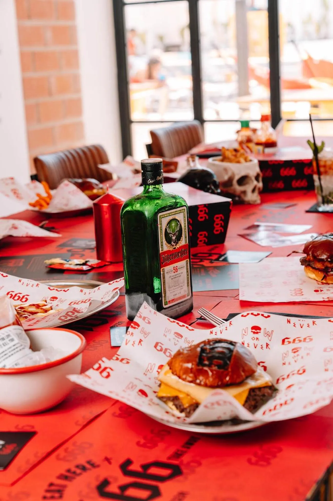 Food and drinks in Ryans Lolas - Adults Only