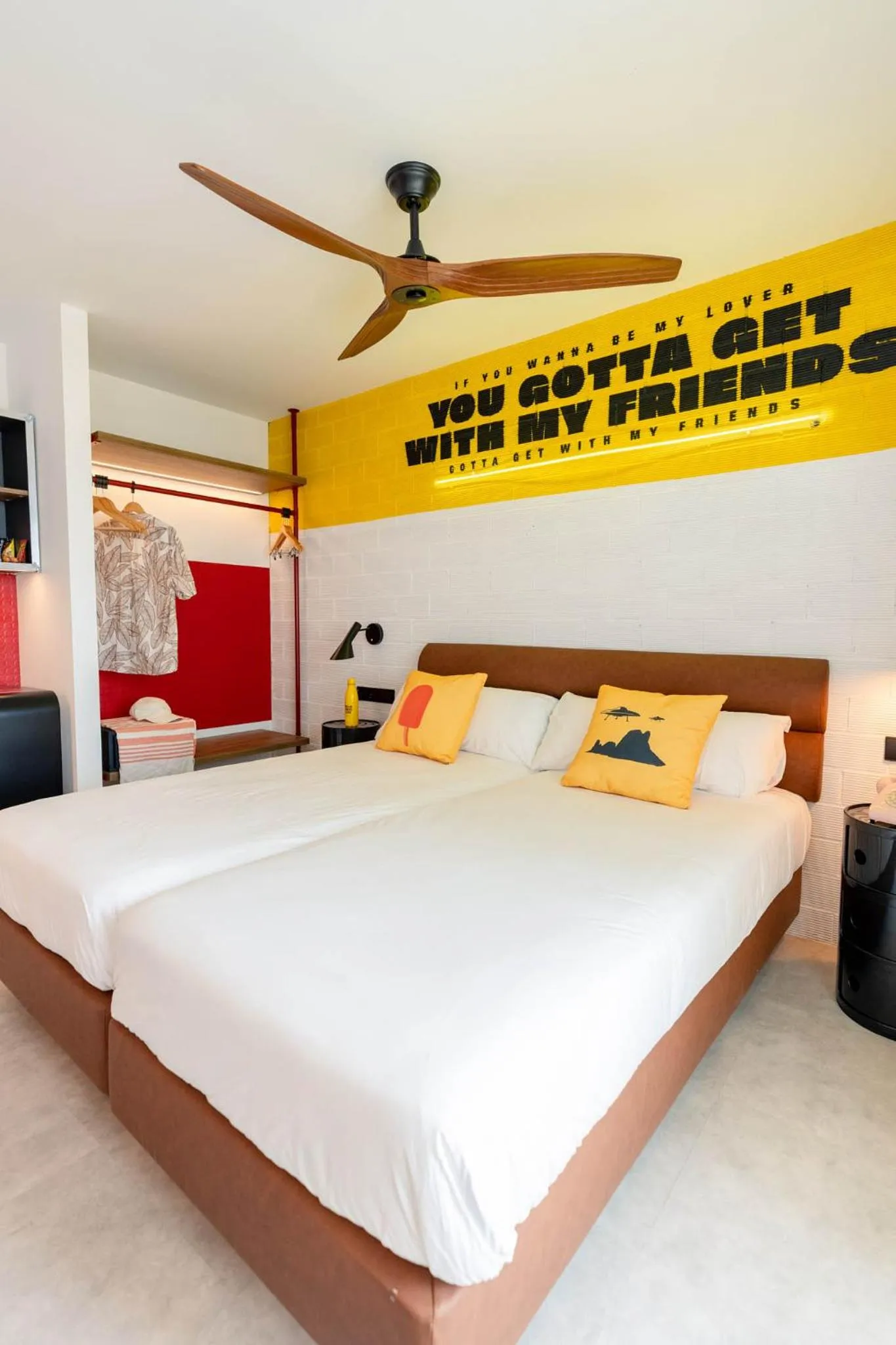 Bed in Ryans Lolas - Adults Only