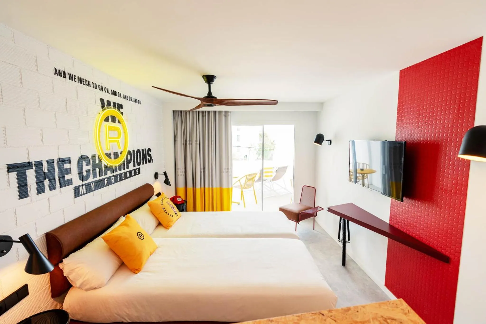 Bed in Ryans Lolas - Adults Only