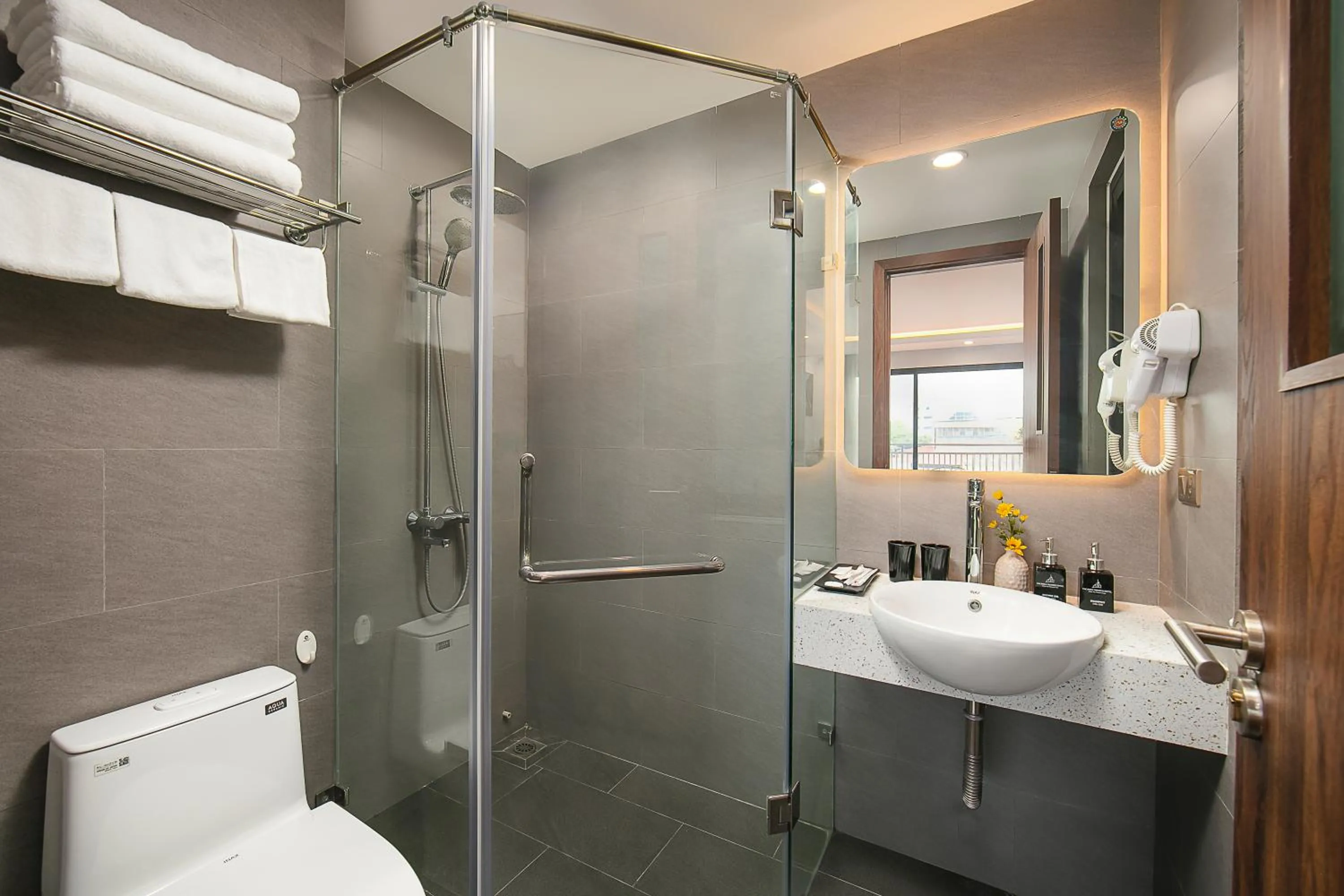 Shower in Hanoi Vacanza Premier Hotel