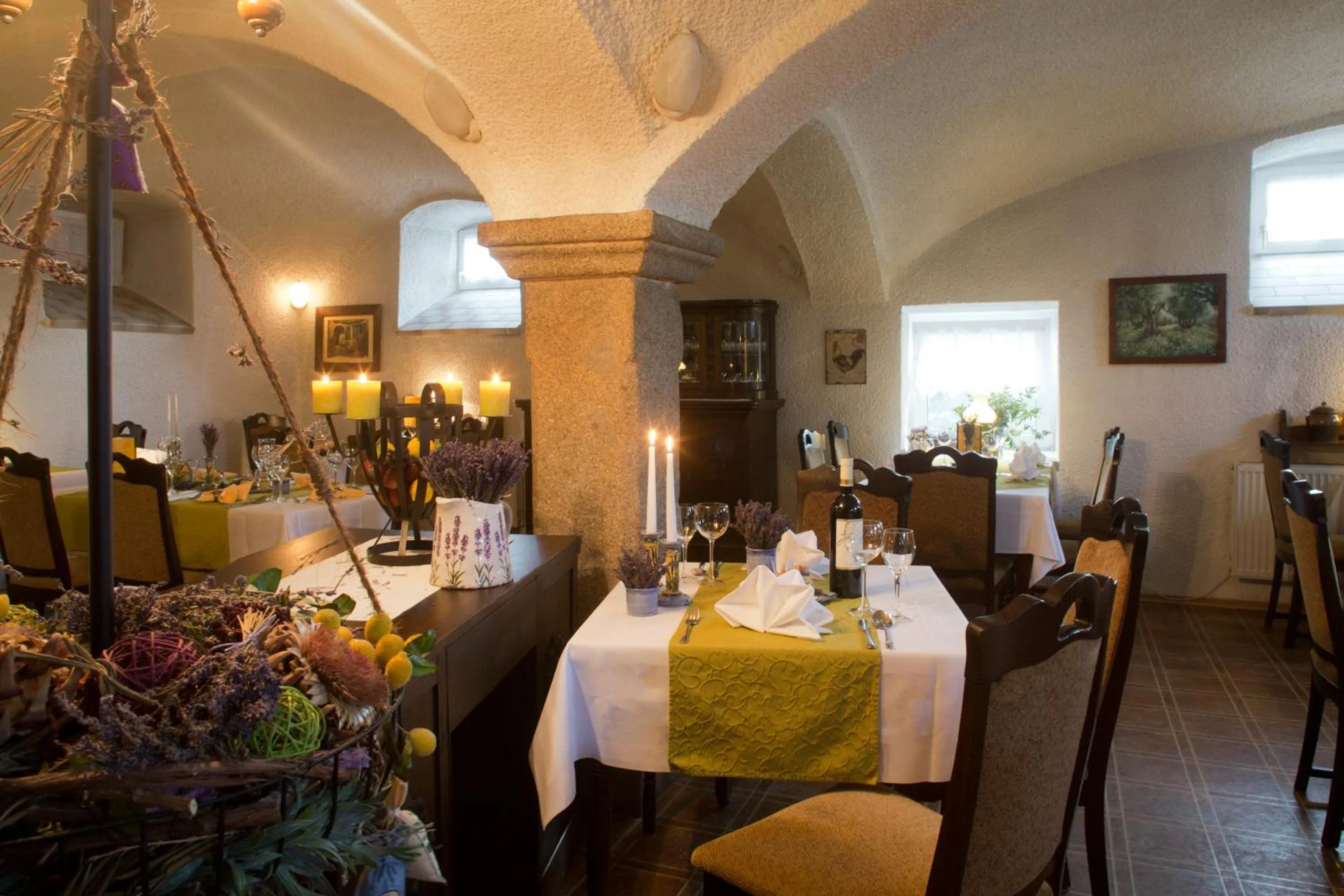 Restaurant/places to eat in Logis L Auberge Gutshof