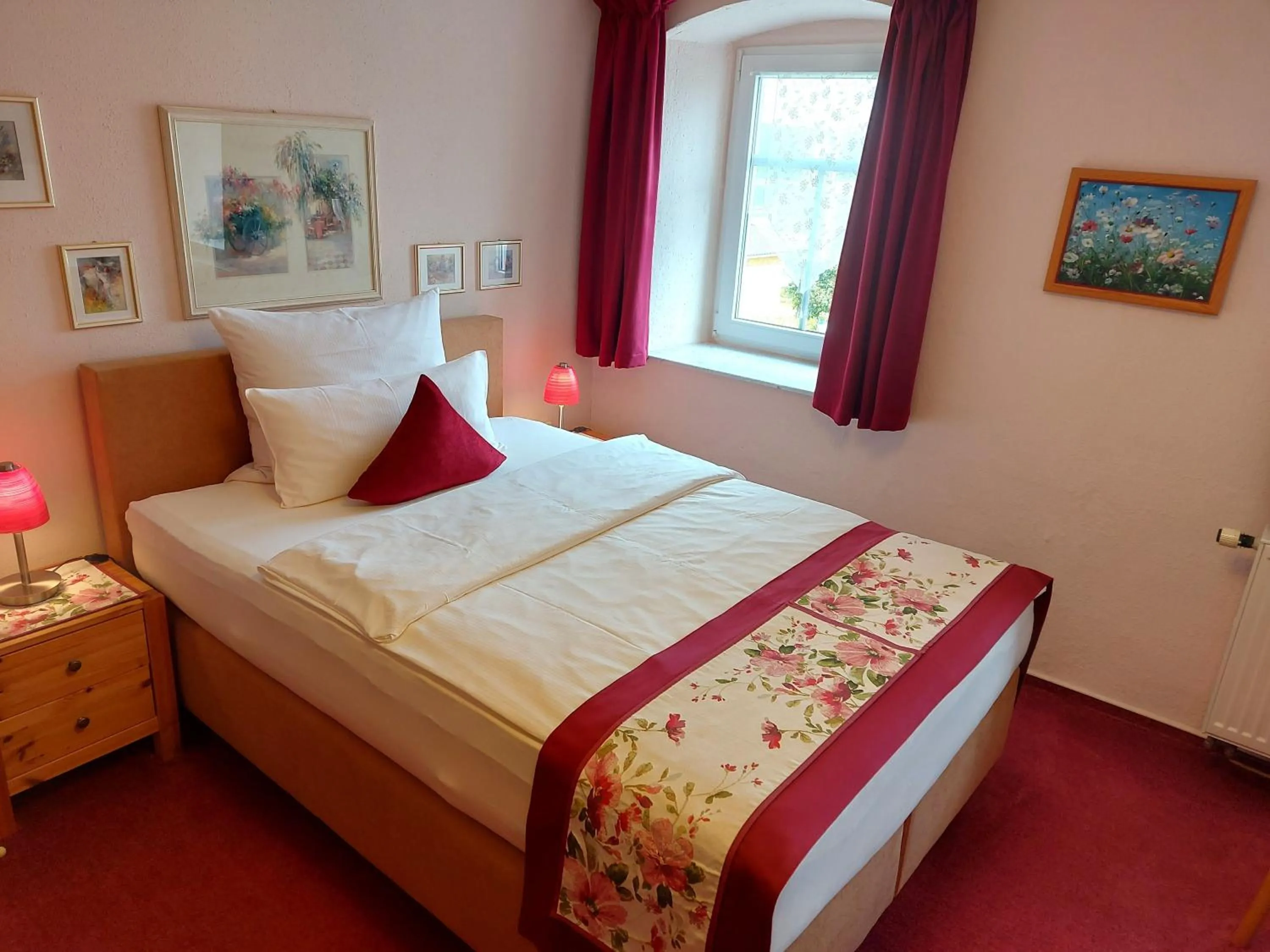 Bed in Logis L Auberge Gutshof