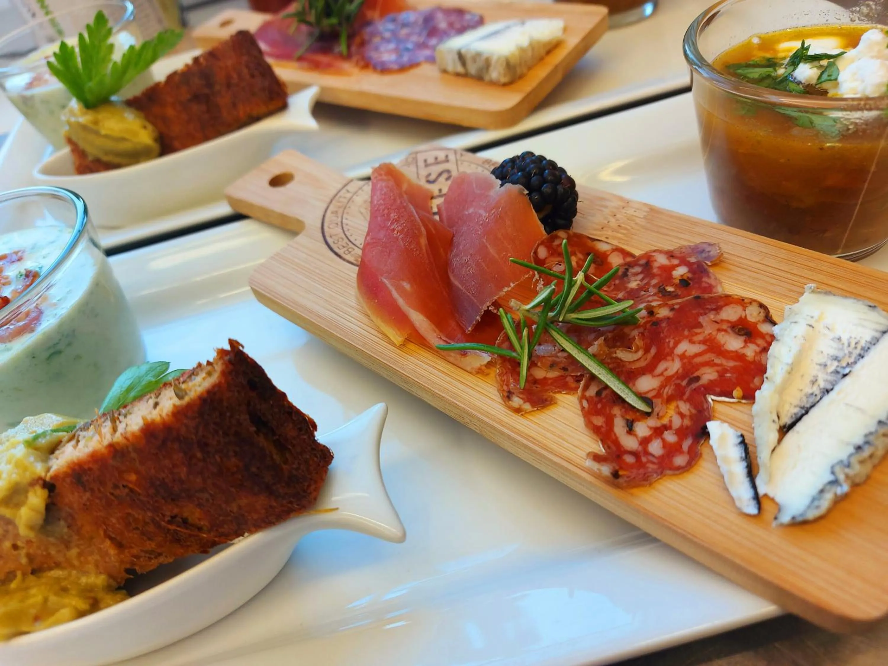 Food and drinks in Logis L Auberge Gutshof