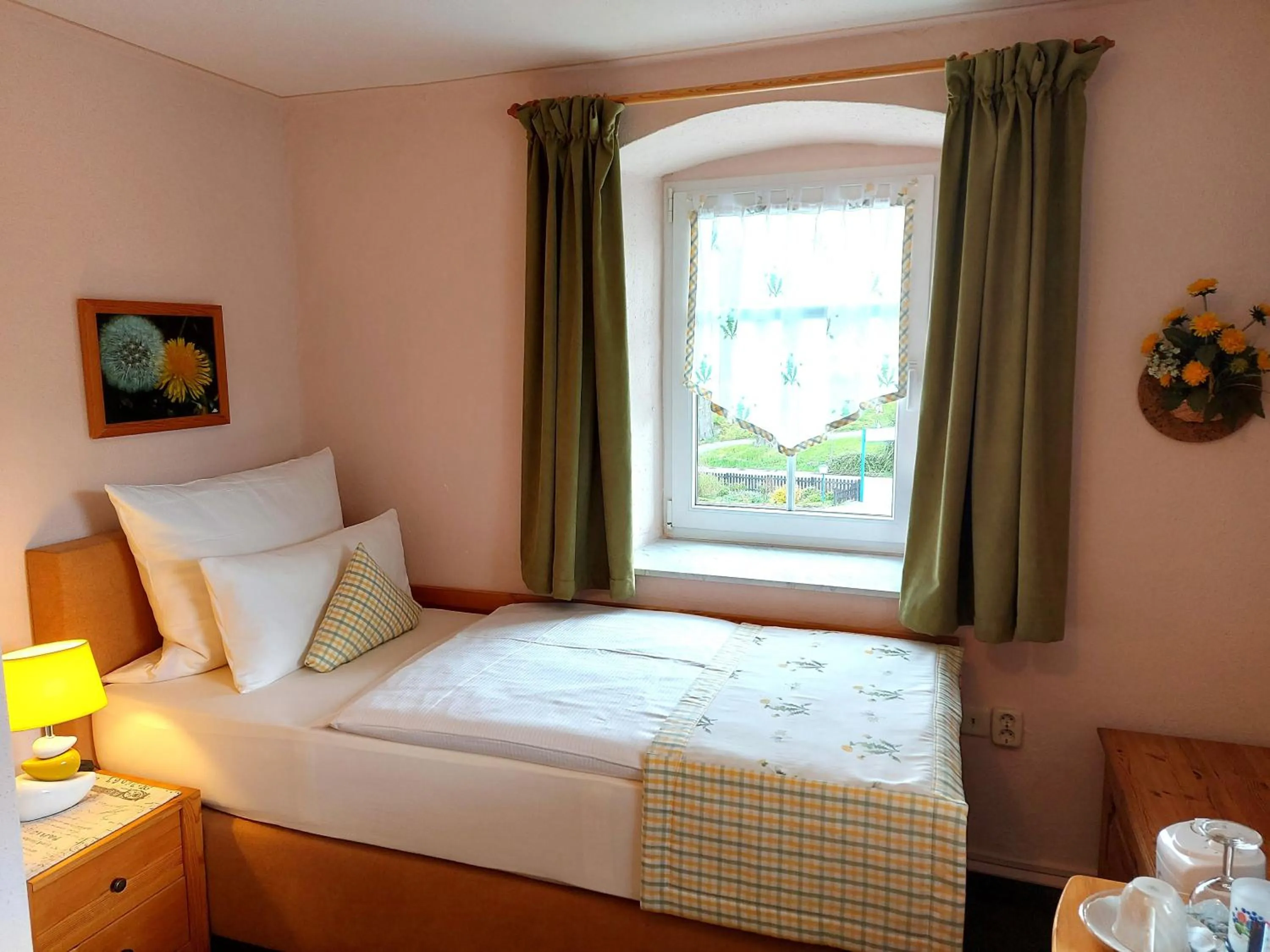 Bed in Logis L Auberge Gutshof