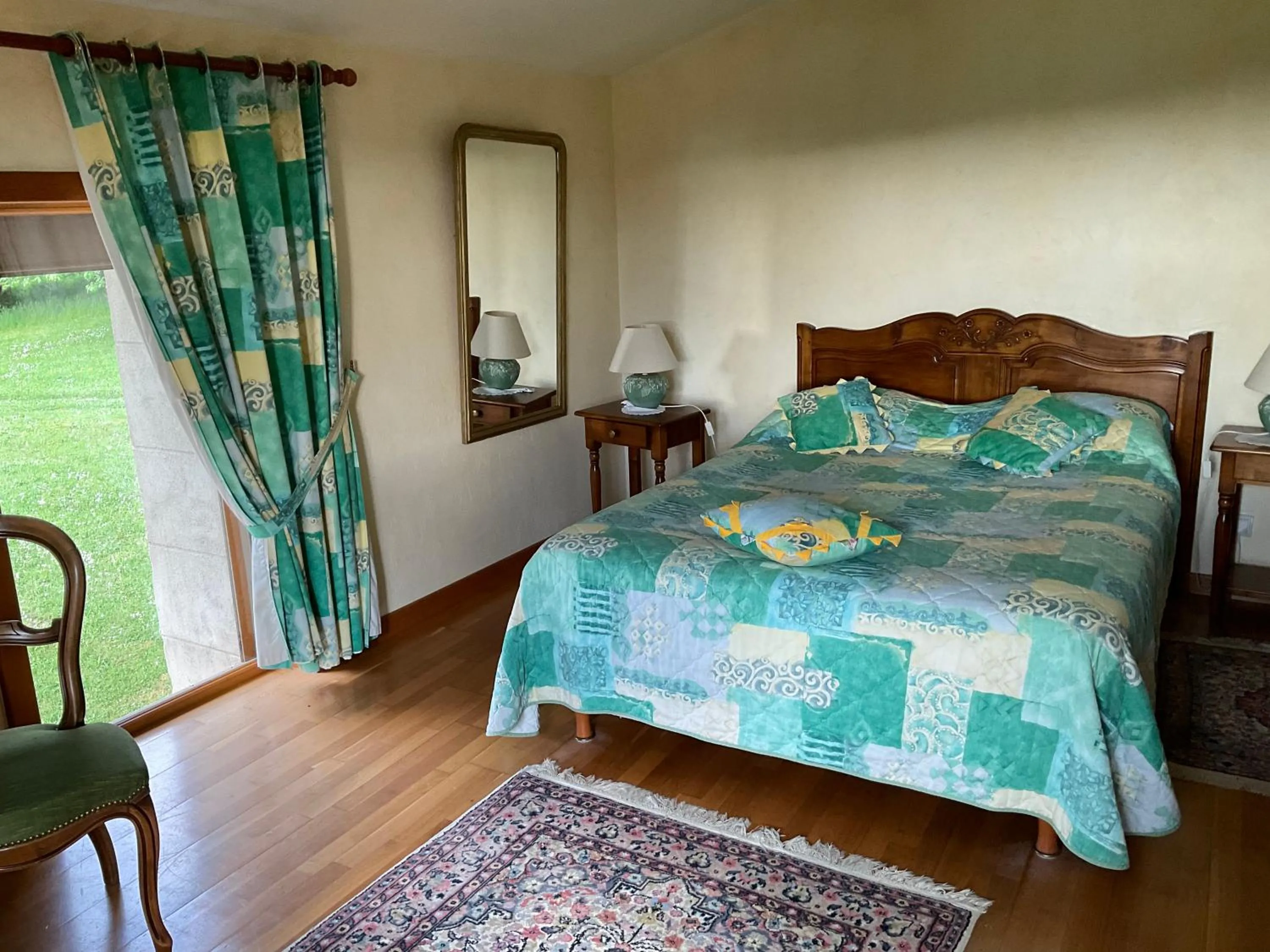 Photo of the whole room, Bed in A l oree du bois