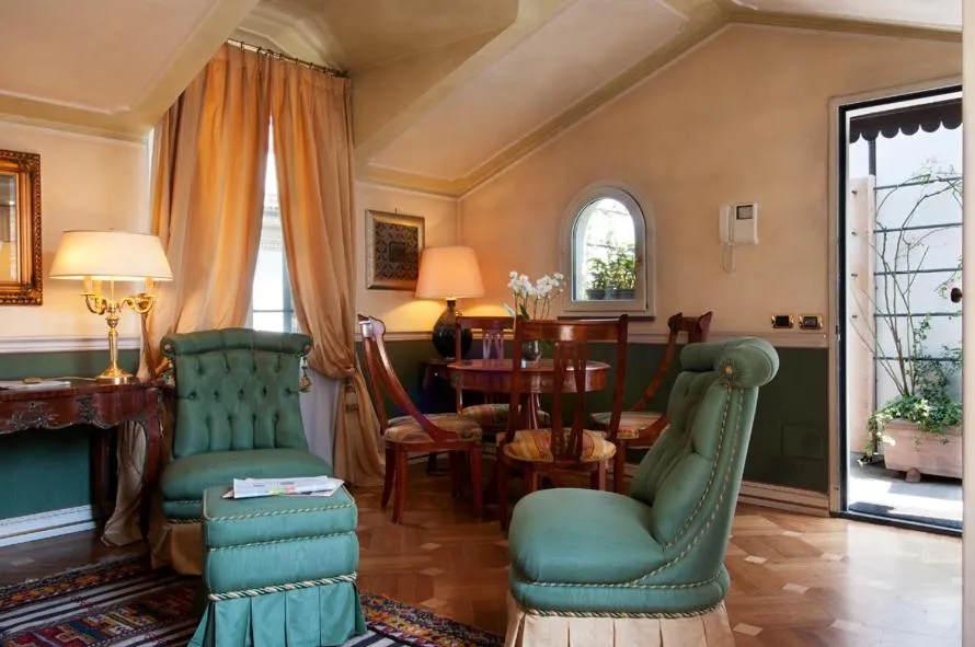 Photo of the whole room in Petit Palais Hotel De Charme