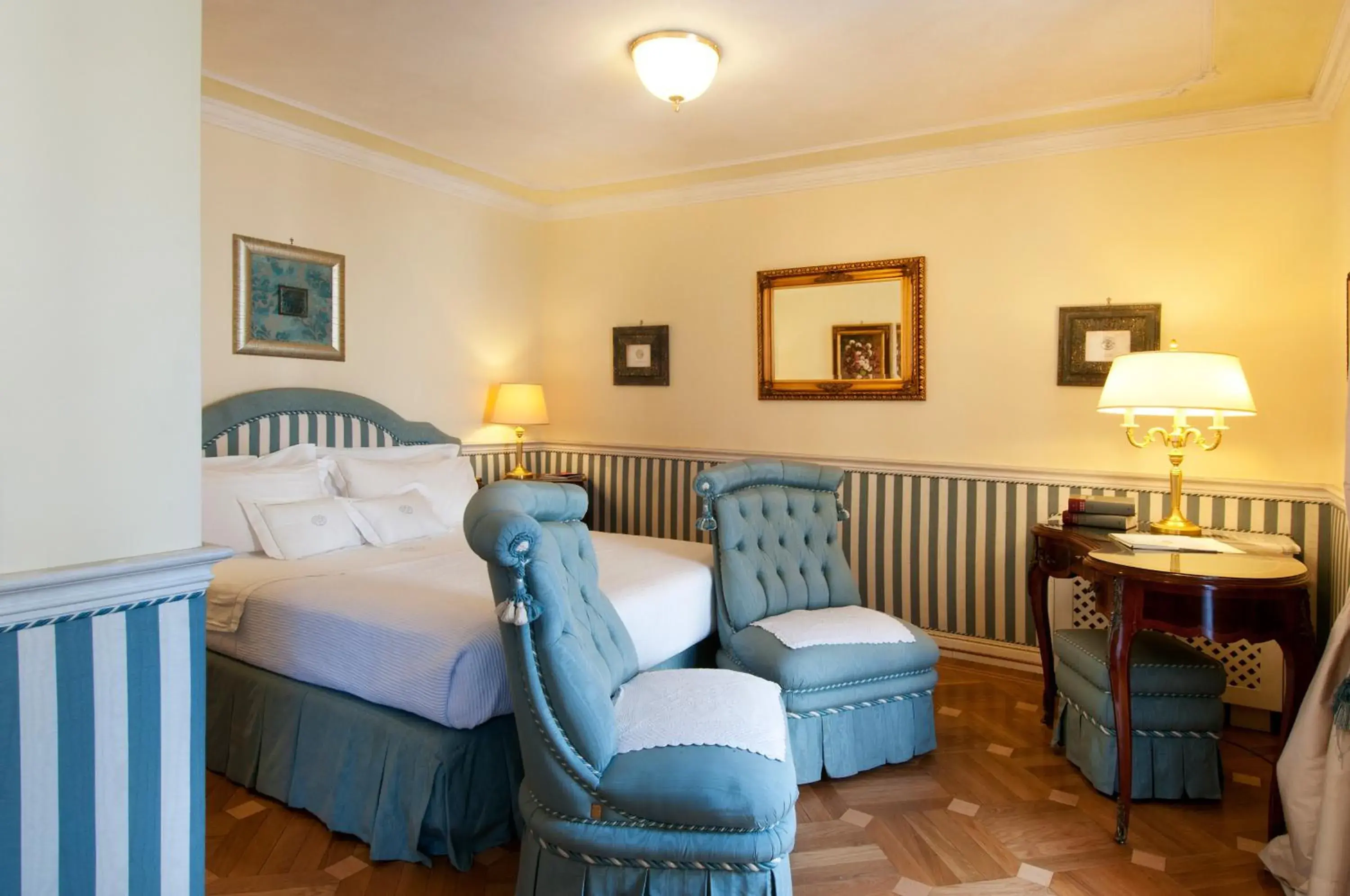 Photo of the whole room, Bed in Petit Palais Hotel De Charme Photo of the whole room, Bed in Petit Palais Hotel De Charme